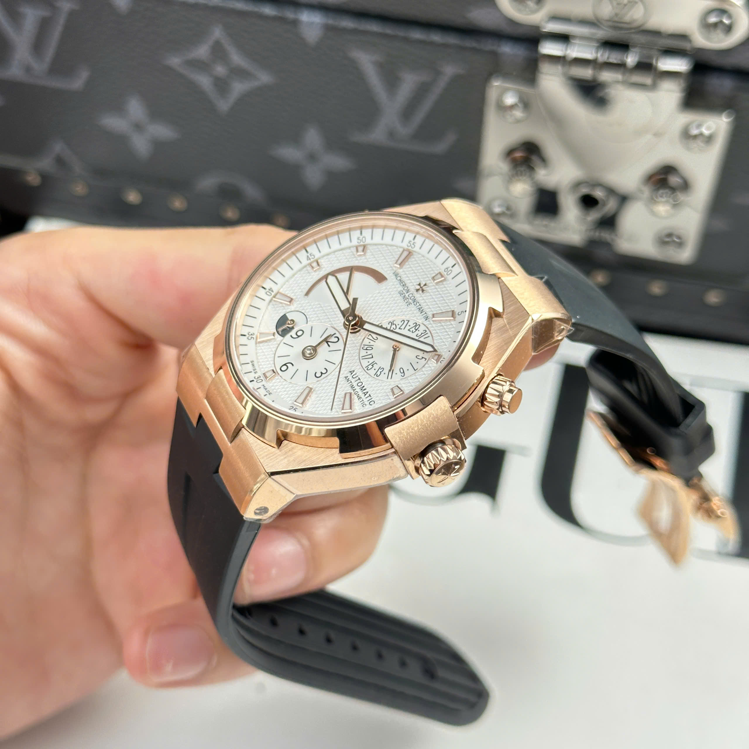 Đồng Hồ Vacheron Constantin Overseas Dual Time 47450 Mặt Trắng Replica 1:1 42mm 9F Factory