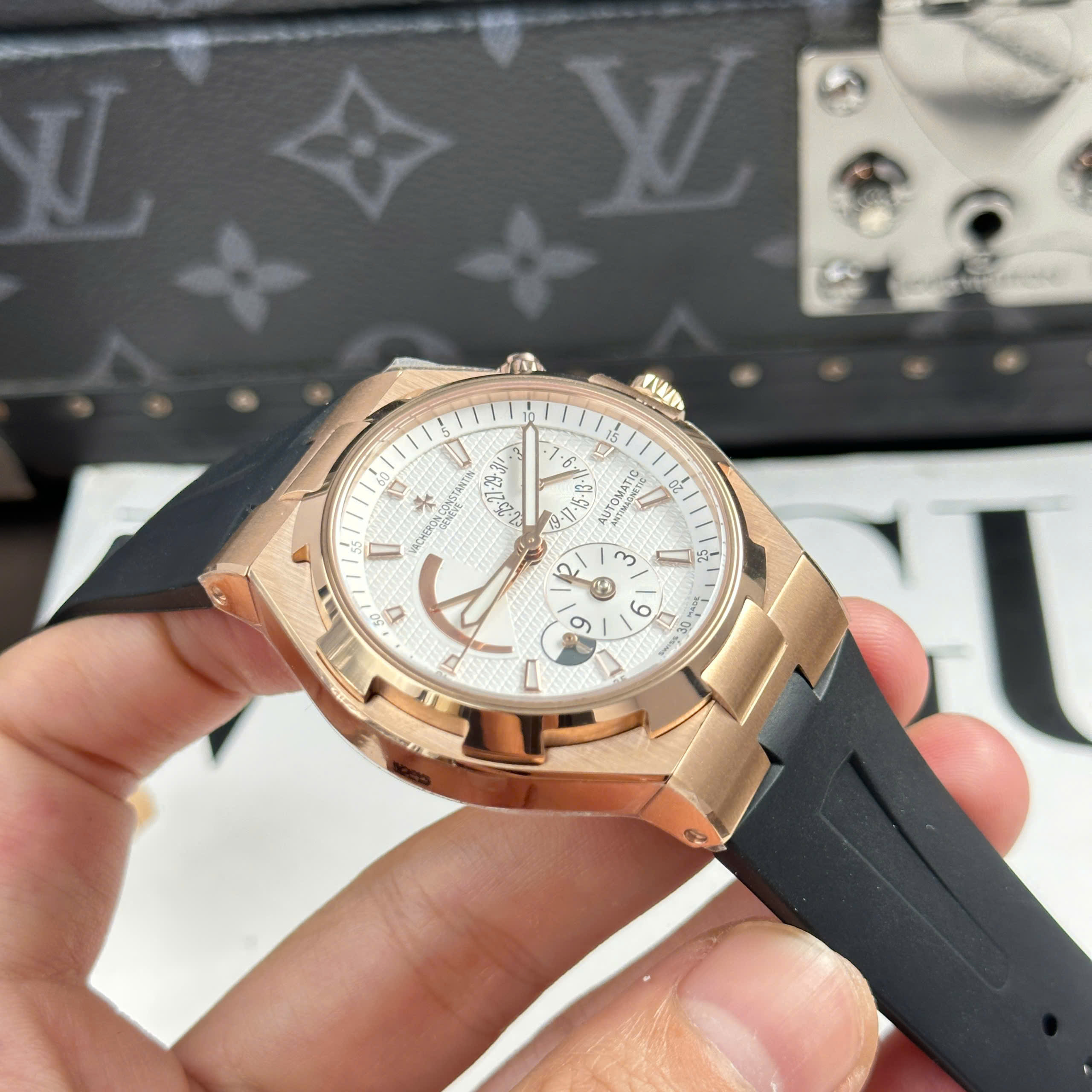 Đồng Hồ Vacheron Constantin Overseas Dual Time 47450 Mặt Trắng Replica 1:1 42mm 9F Factory