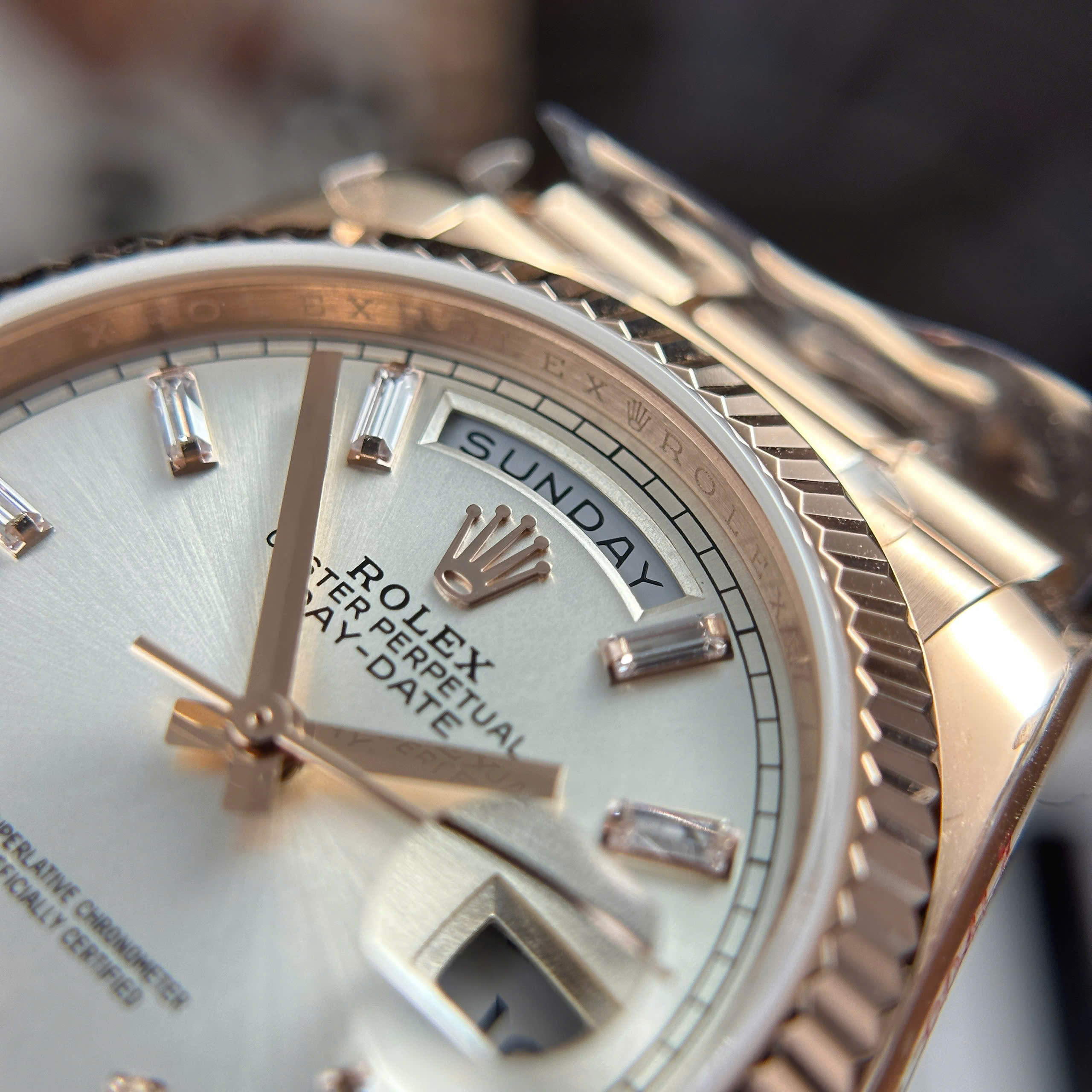 Đồng Hồ Rolex Day-Date 36mm 128235 Mặt Số Bạc Vỏ Vonfram 160g Replica 1:1 QF Factory