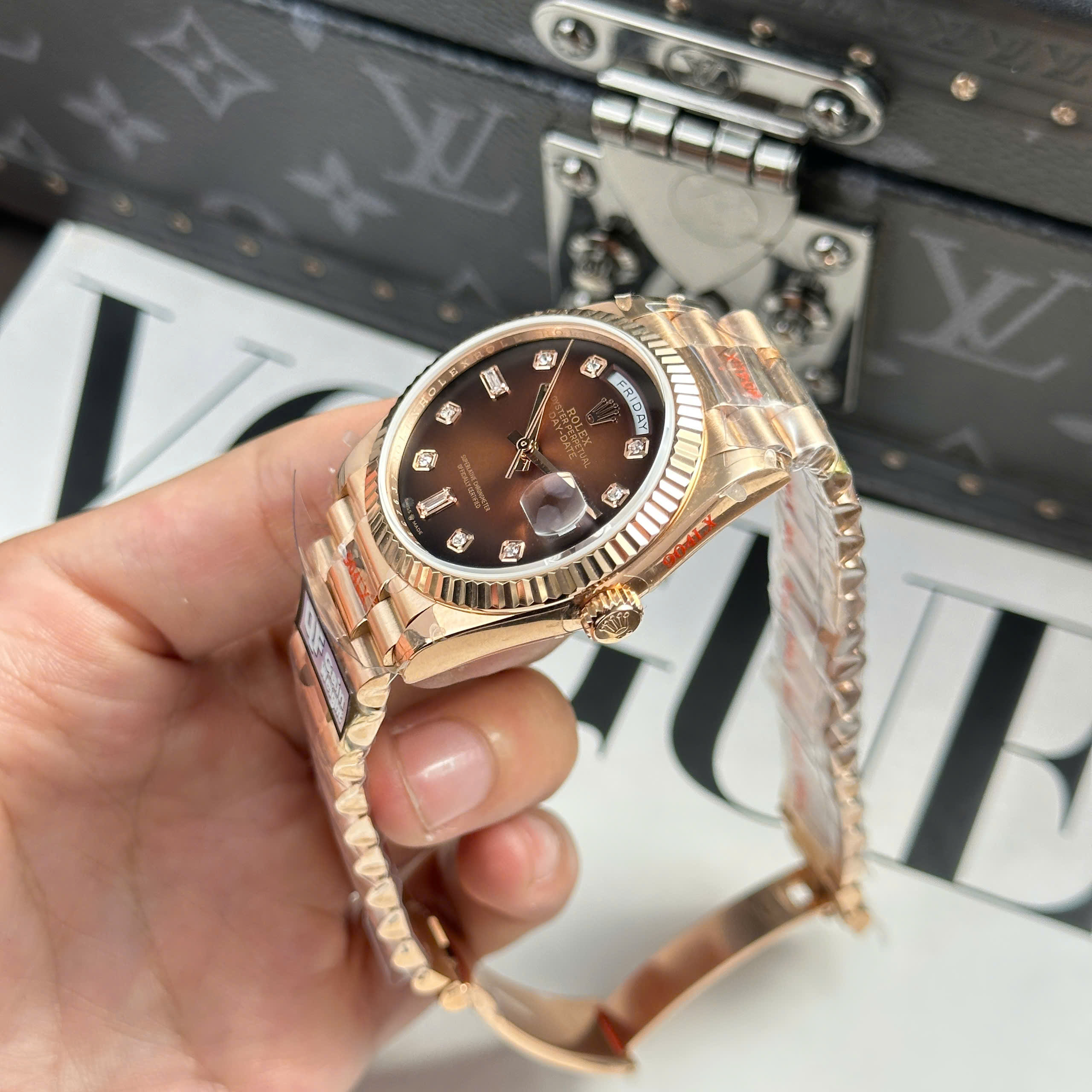 Đồng Hồ Rolex Day-Date 36mm 128235 Mặt Số Nâu Vỏ Vonfram 160g Replica 1:1 QF Factory
