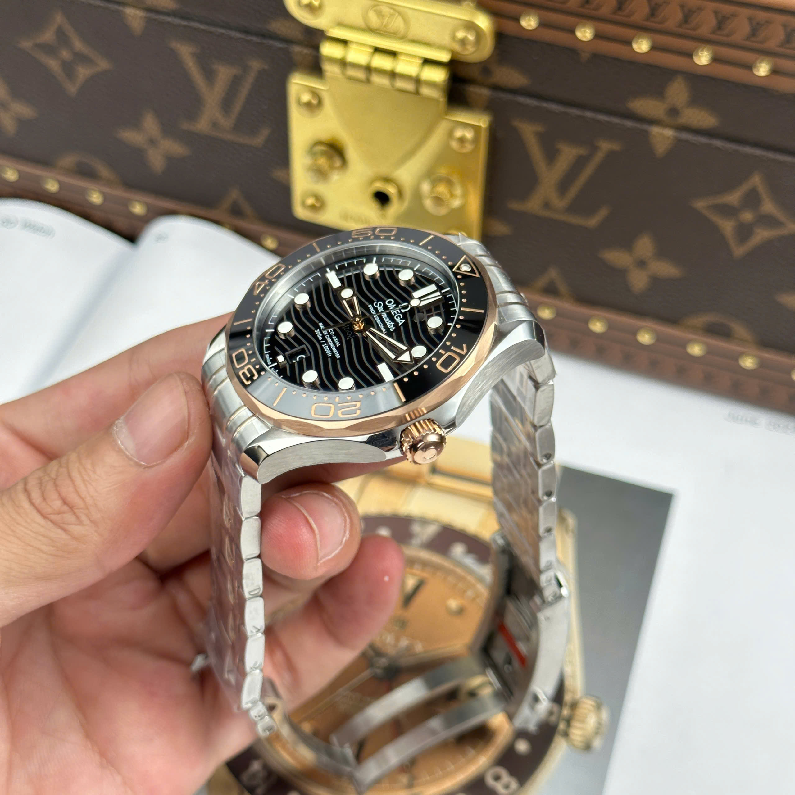 Đồng Hồ Omega Seamaster Diver 300 Mặt Số Đen 42mm Replica 1:1 VS Factory