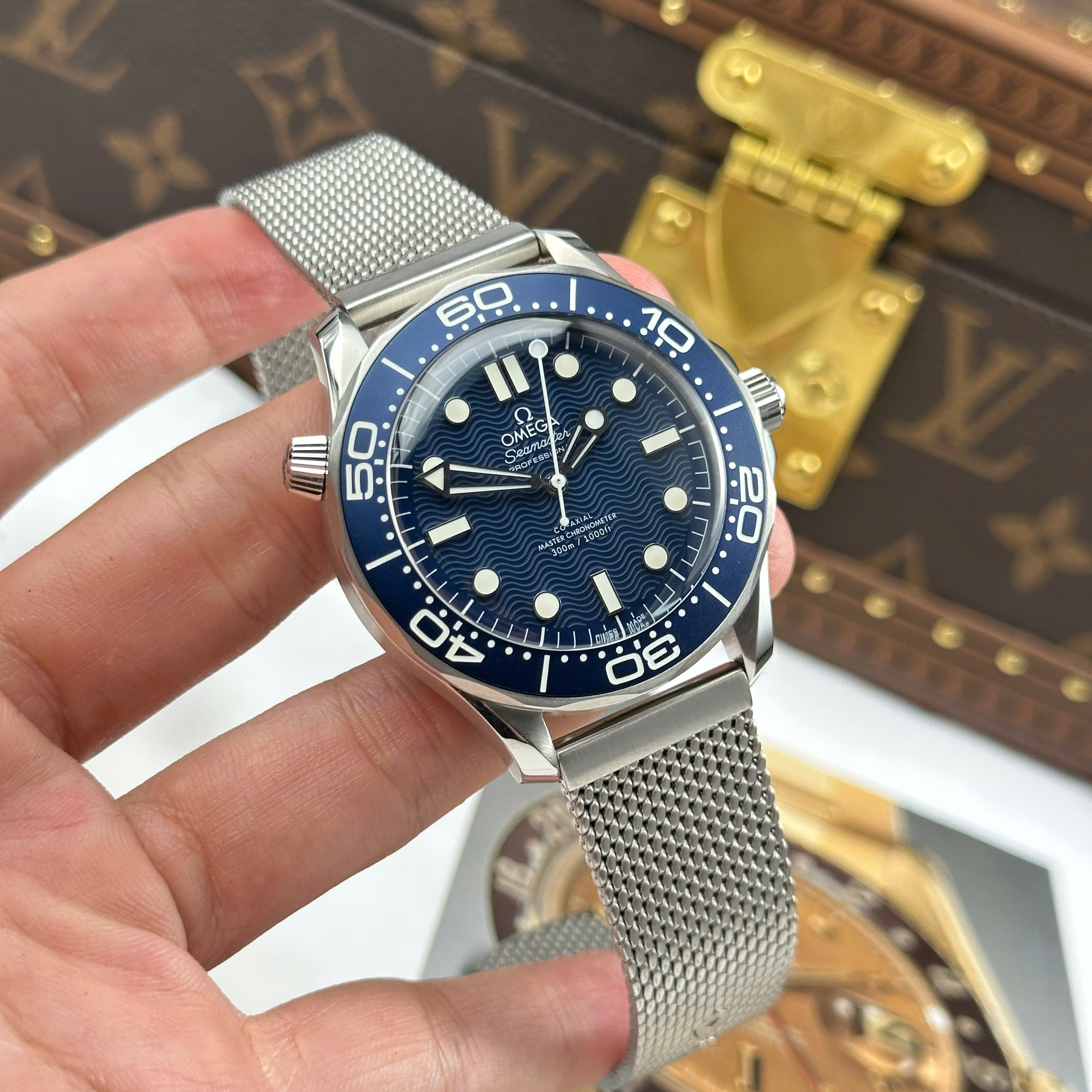 Đồng Hồ Omega Seamaster Diver 300 James Bond 60th Anniversary Mặt Xanh Dương 42mm VS Factory