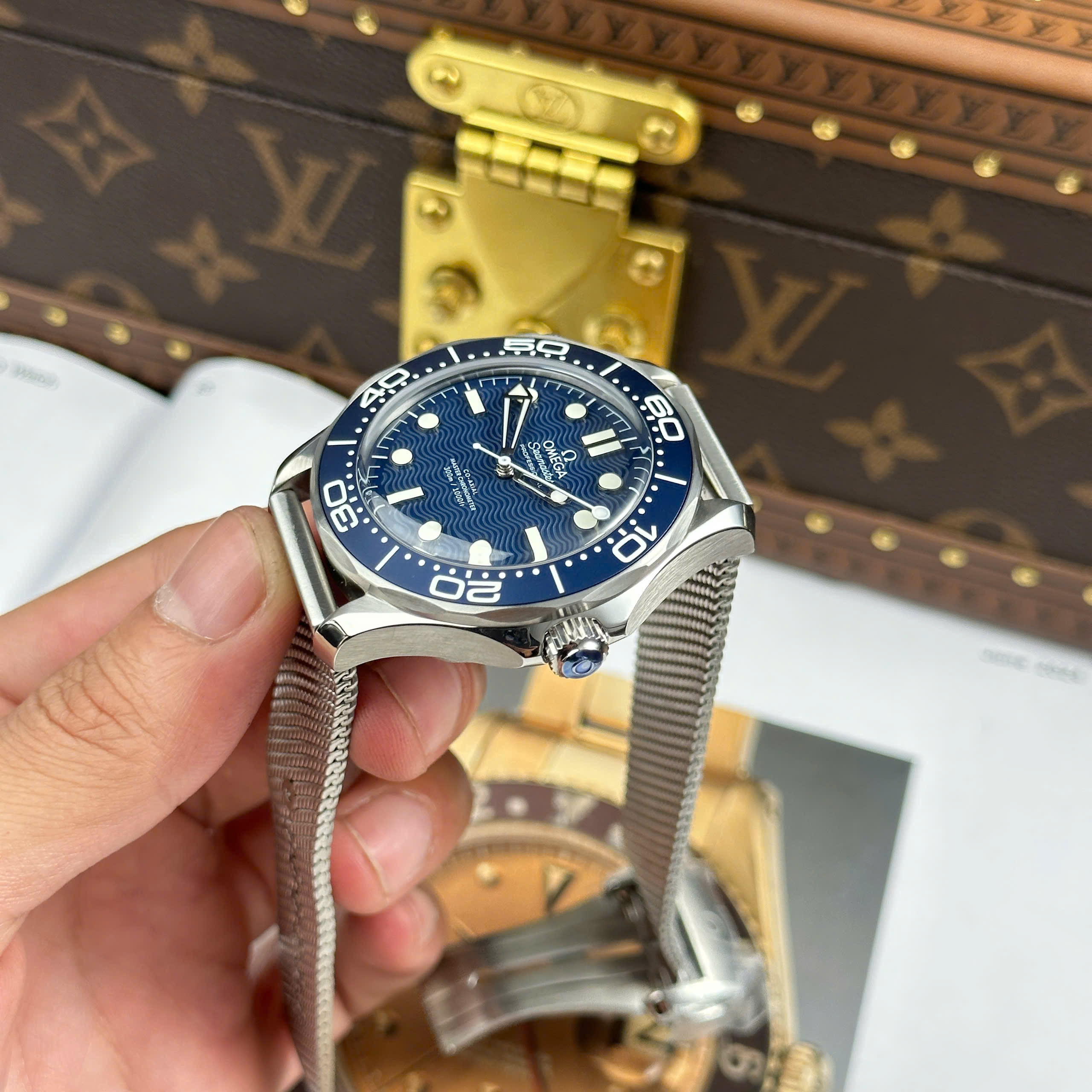 Đồng Hồ Omega Seamaster Diver 300 James Bond 60th Anniversary Mặt Xanh Dương 42mm VS Factory