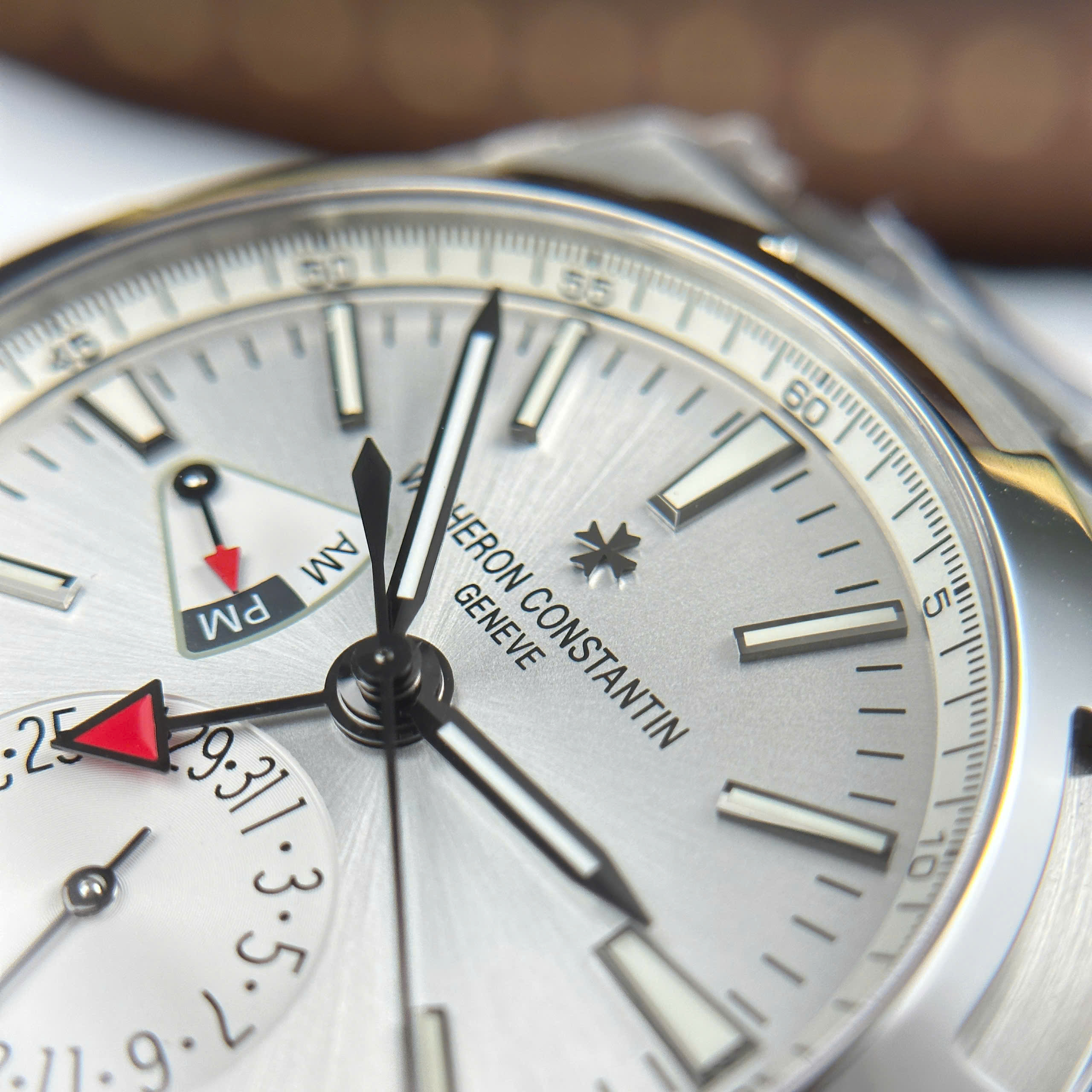 Đồng Hồ Vacheron Constantin Overseas Dual Time 7900V/110A-B333 41mm Replica 1:1
