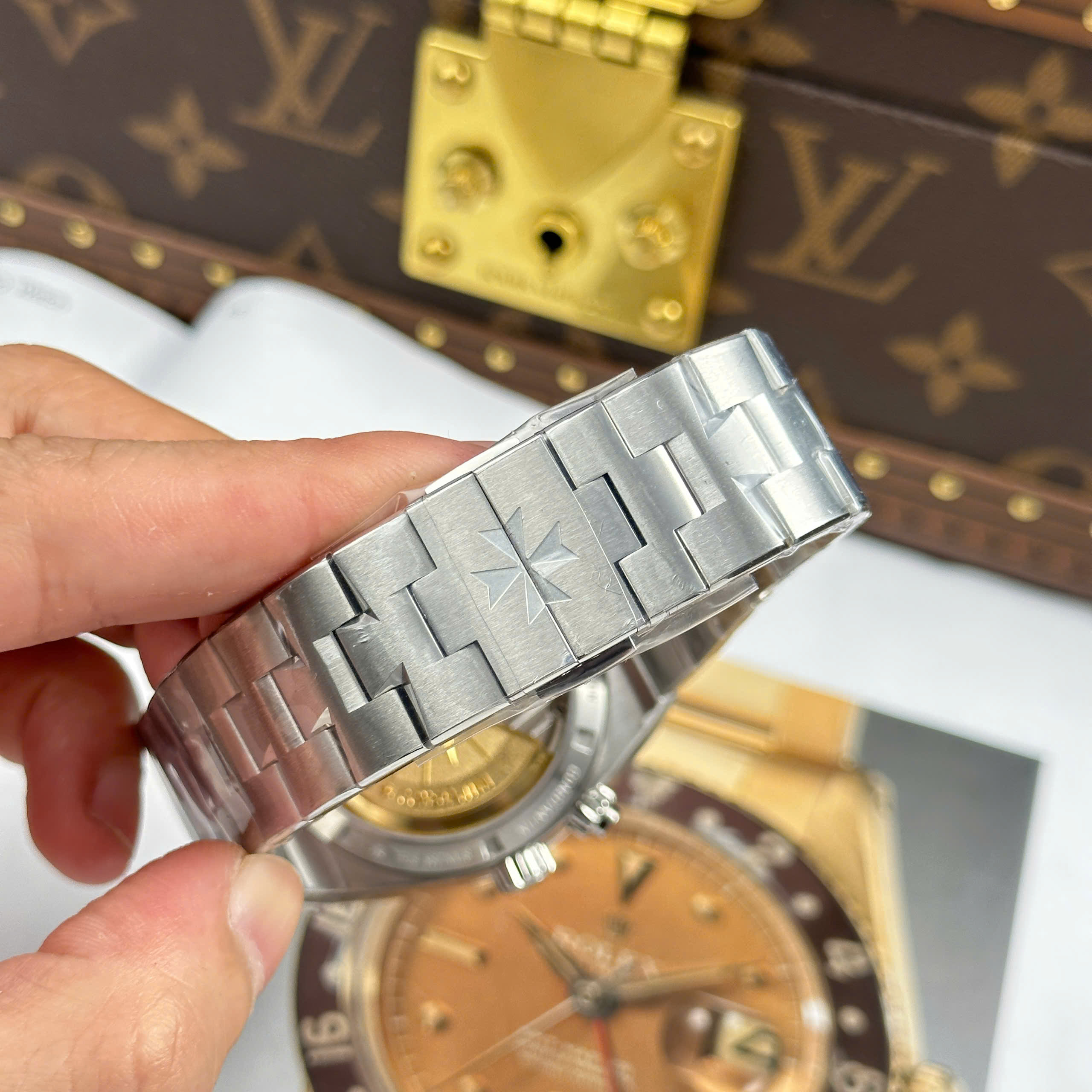 Đồng Hồ Vacheron Constantin Overseas Dual Time 7900V/110A-B333 41mm Replica 1:1