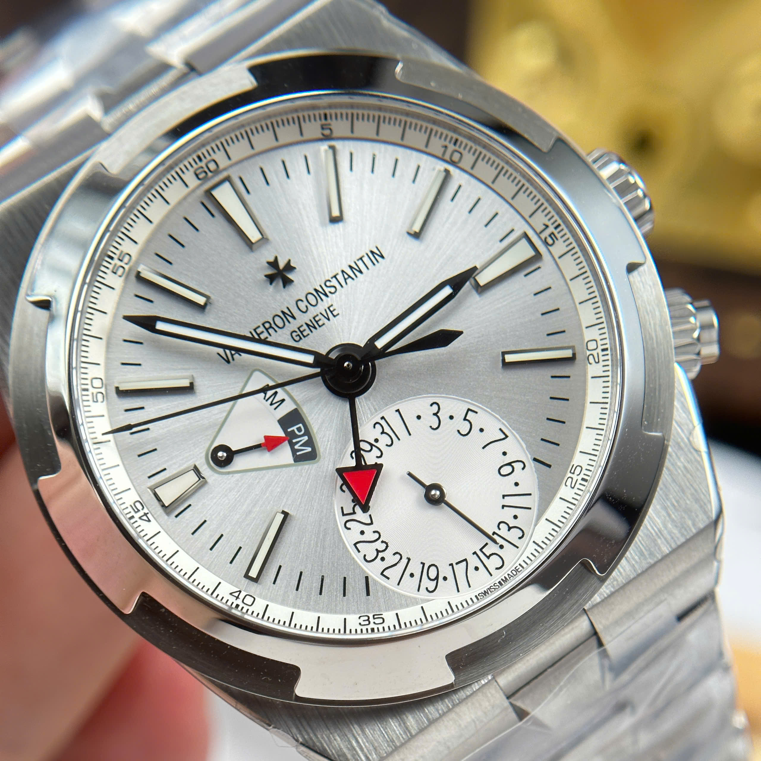 Đồng Hồ Vacheron Constantin Overseas Dual Time 7900V/110A-B333 41mm Replica 1:1