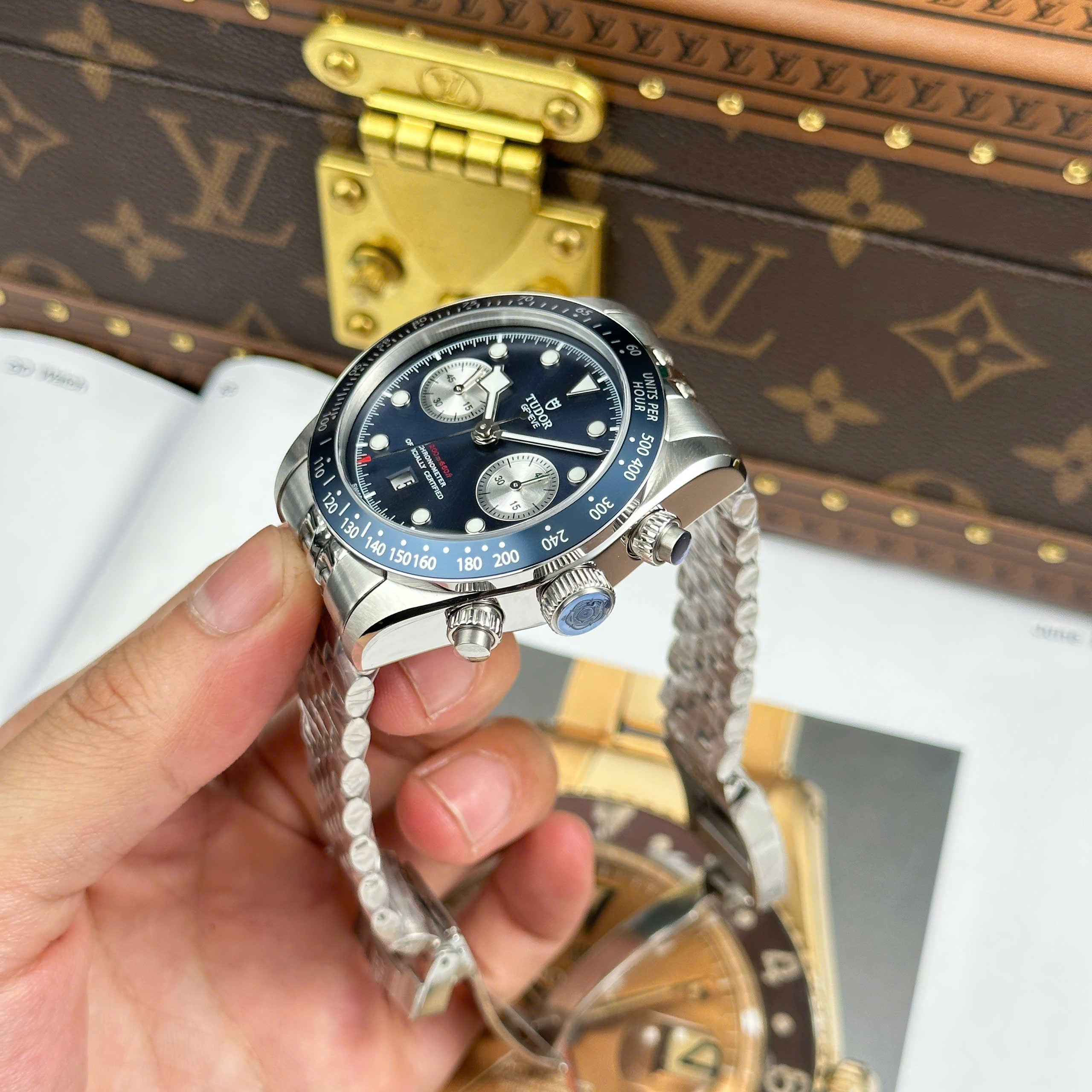 Đồng Hồ Turdo Black Bay Chronograph Replica 1:1 Mặt Xanh Blue TW Factory