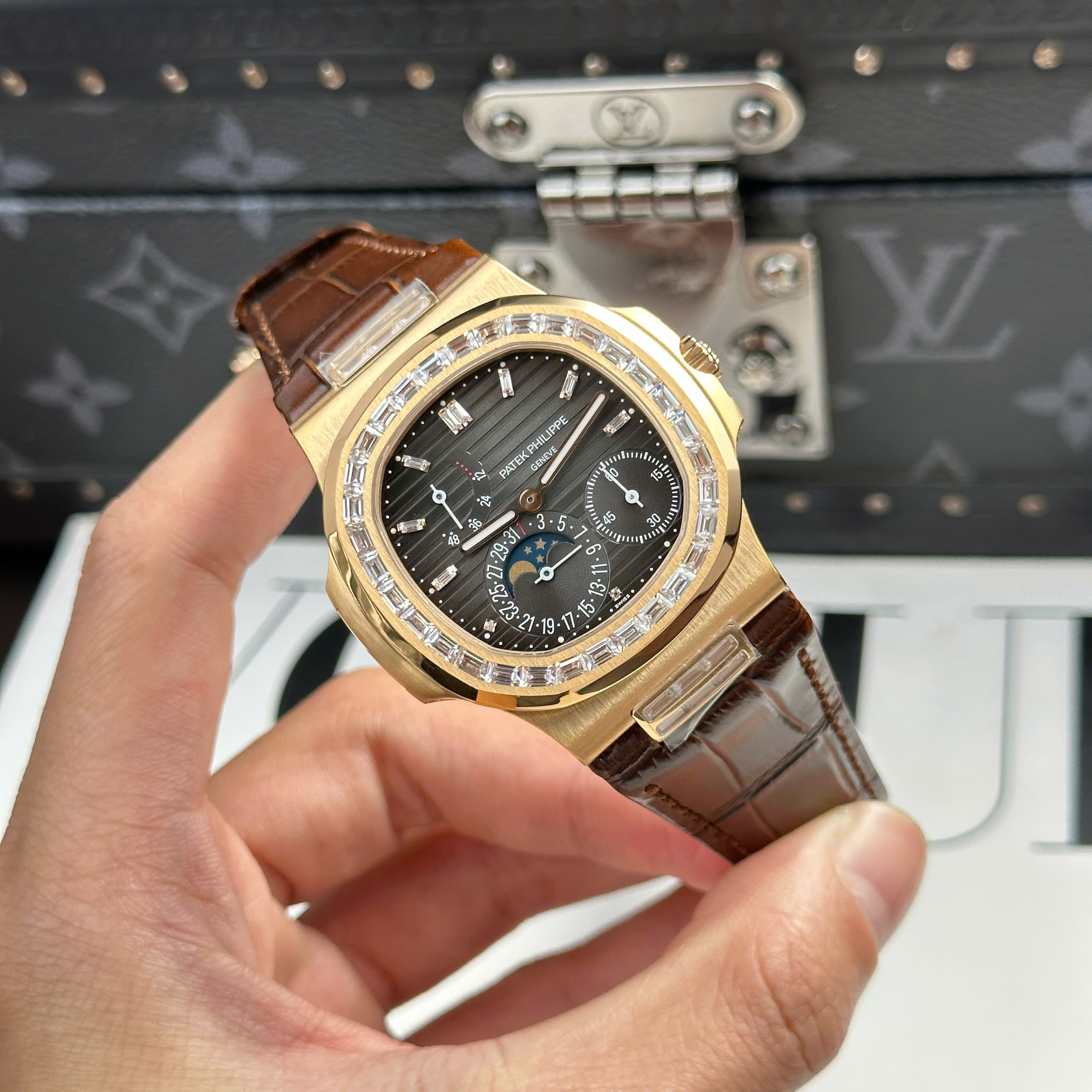 Đồng Hồ Patek Philippe Nautilus 5724R-001 40mm Replica 1:1 PPF Factory