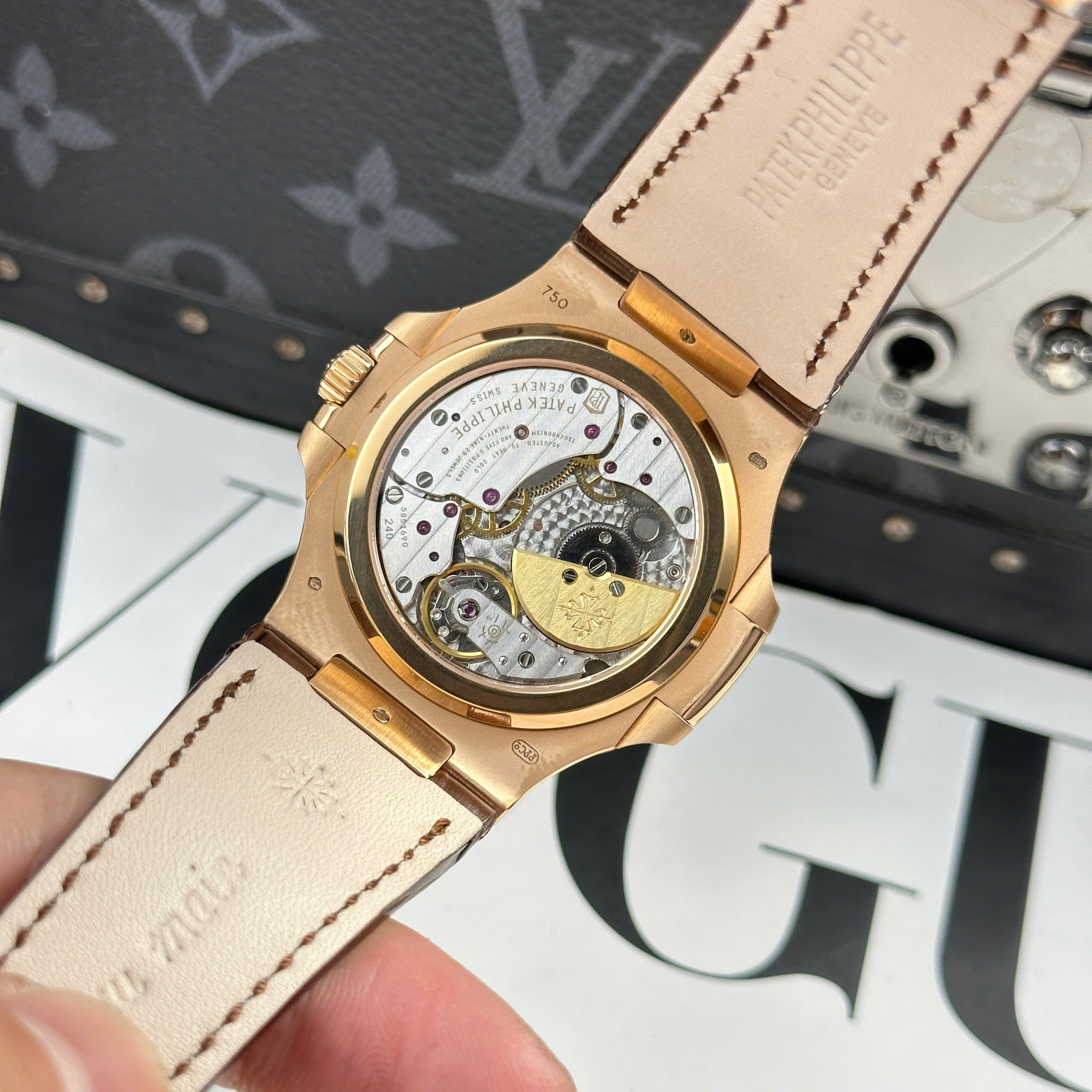 Đồng Hồ Patek Philippe Nautilus 5724R-001 40mm Replica 1:1 PPF Factory