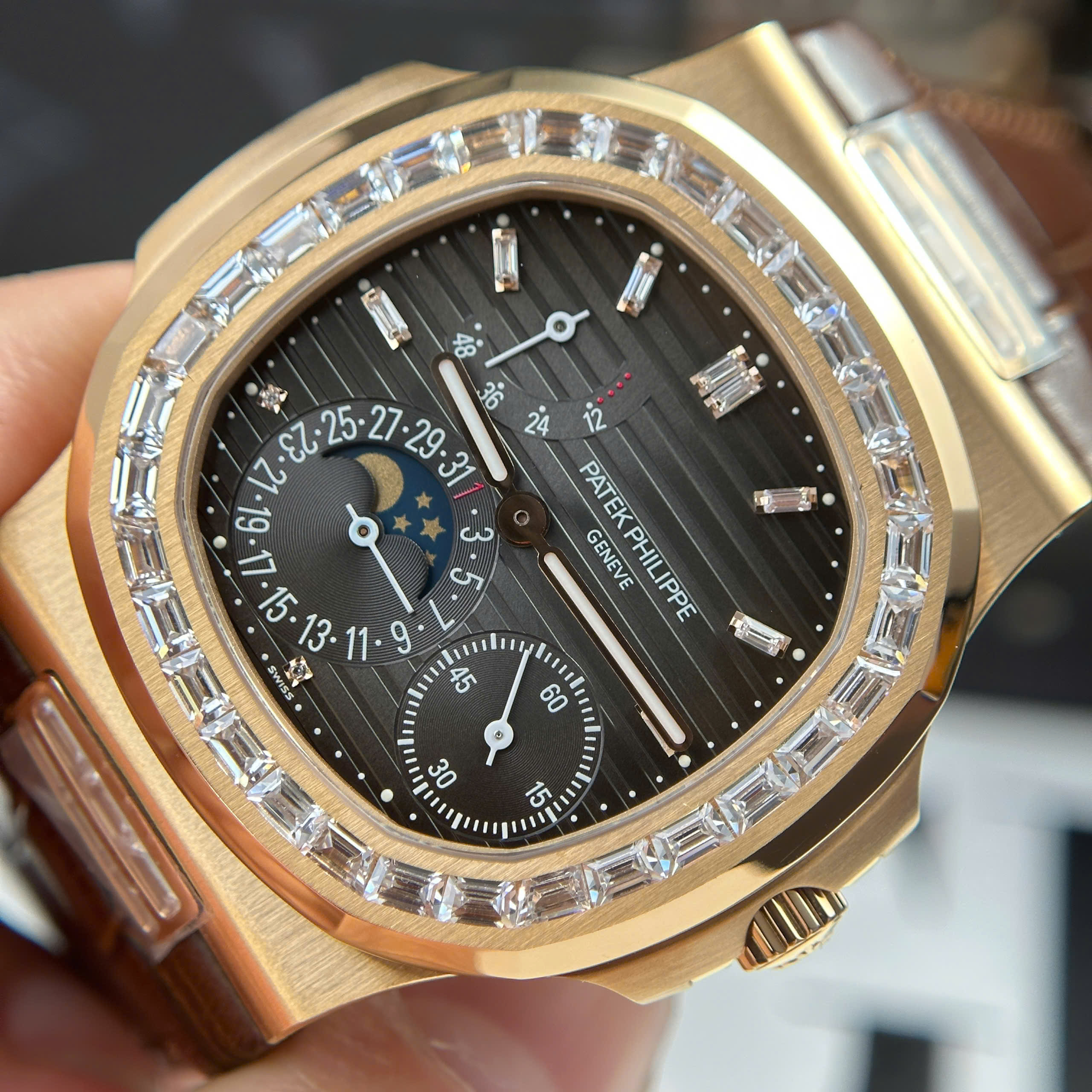 Đồng Hồ Patek Philippe Nautilus 5724R-001 40mm Replica 1:1 PPF Factory