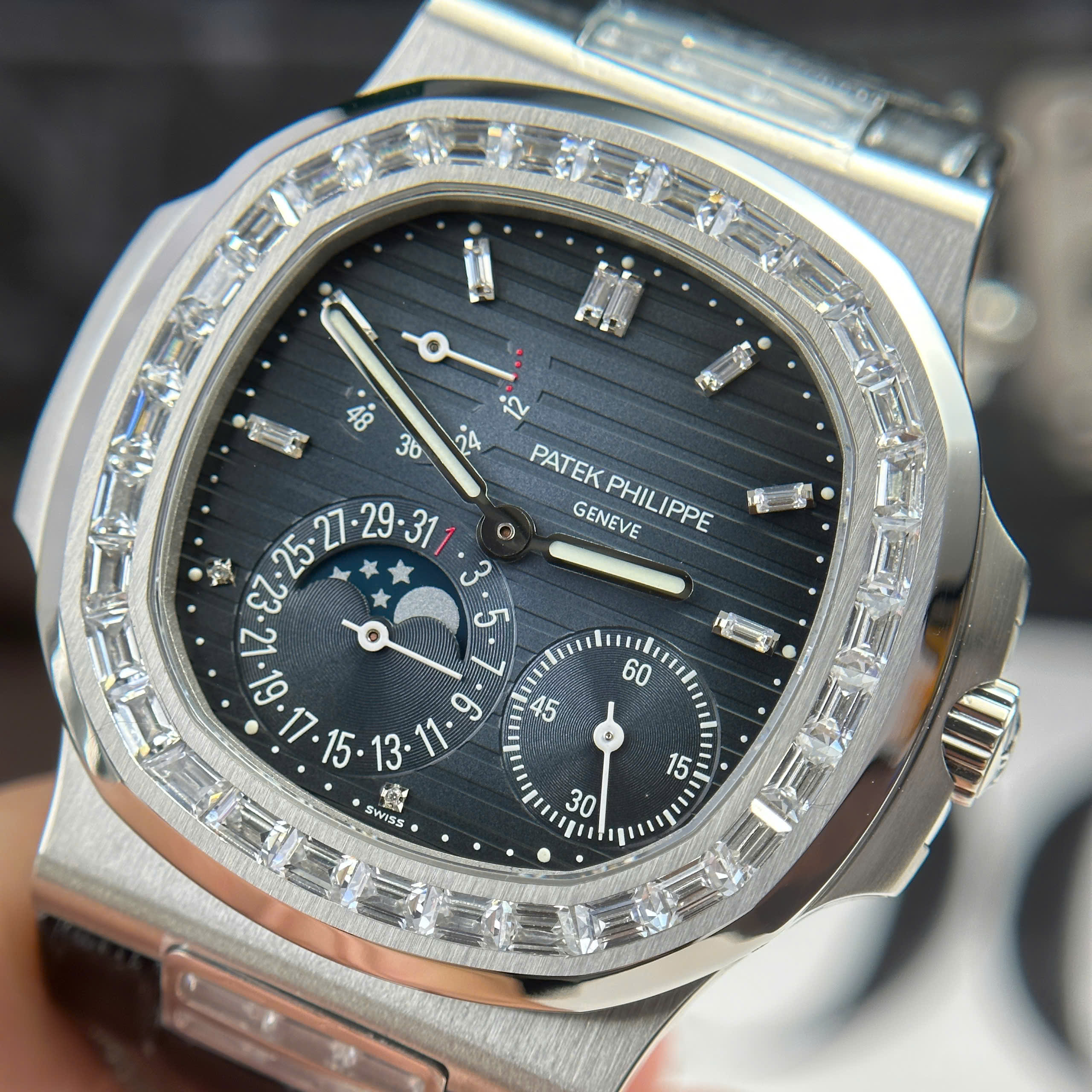 Đồng Hồ Patek Philippe Nautilus 5724G-001 40mm Replica 1:1 PPF Factory