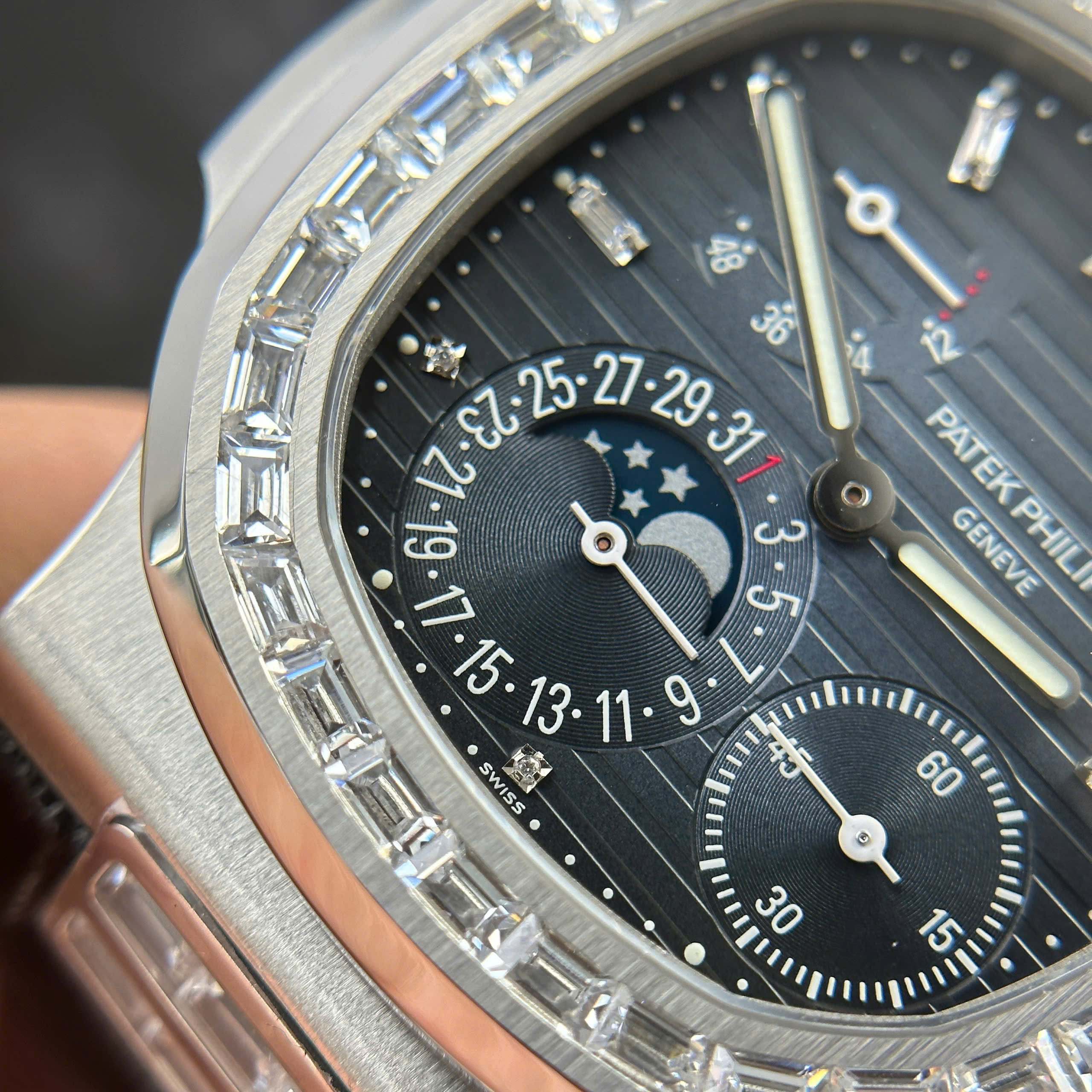 Đồng Hồ Patek Philippe Nautilus 5724G-001 40mm Replica 1:1 PPF Factory