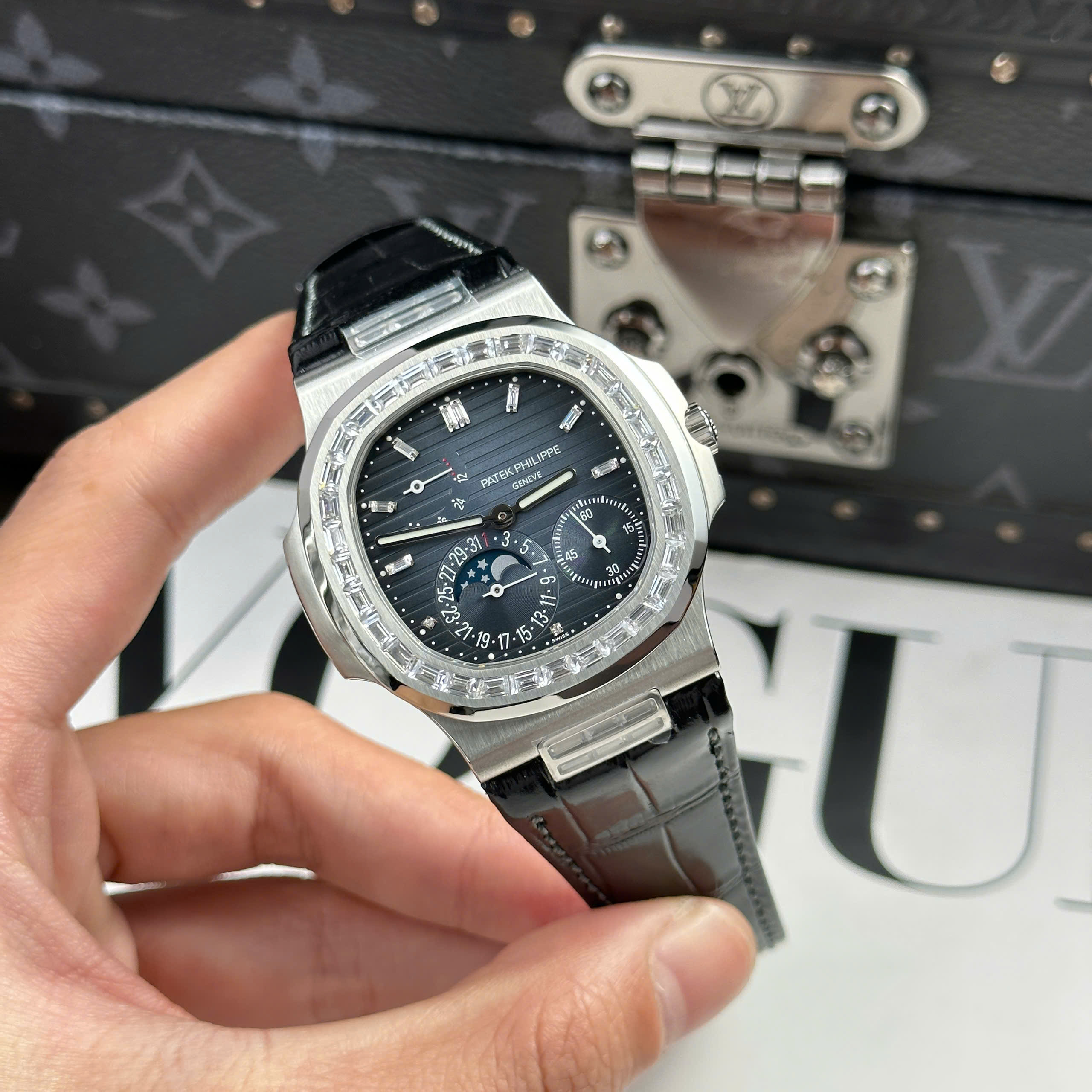 Đồng Hồ Patek Philippe Nautilus 5724G-001 40mm Replica 1:1 PPF Factory