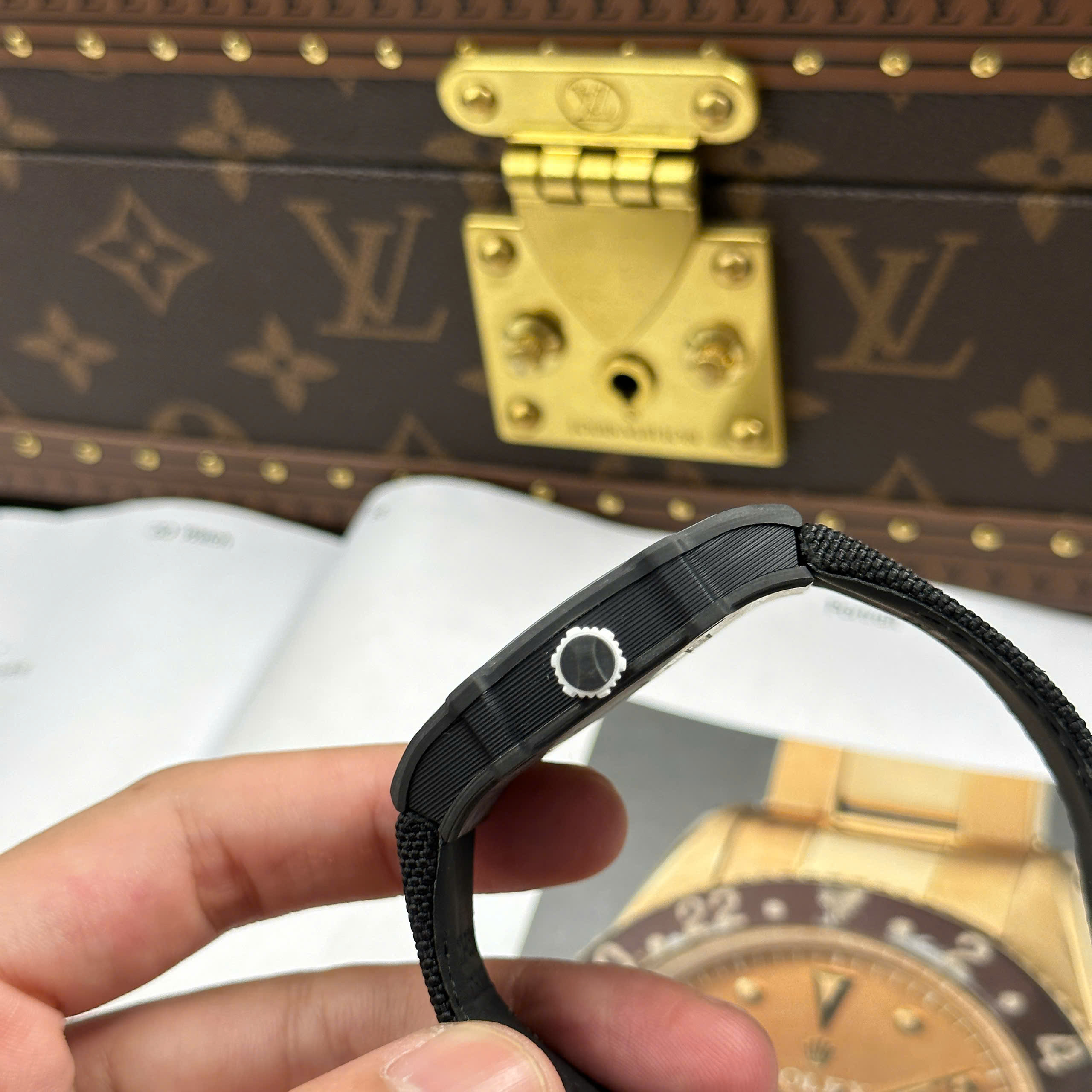 Đồng Hồ Richard Mille RM27-05 Rafael Nadal Flying Replica 1:1 Vỏ Carbon Cao Cấp