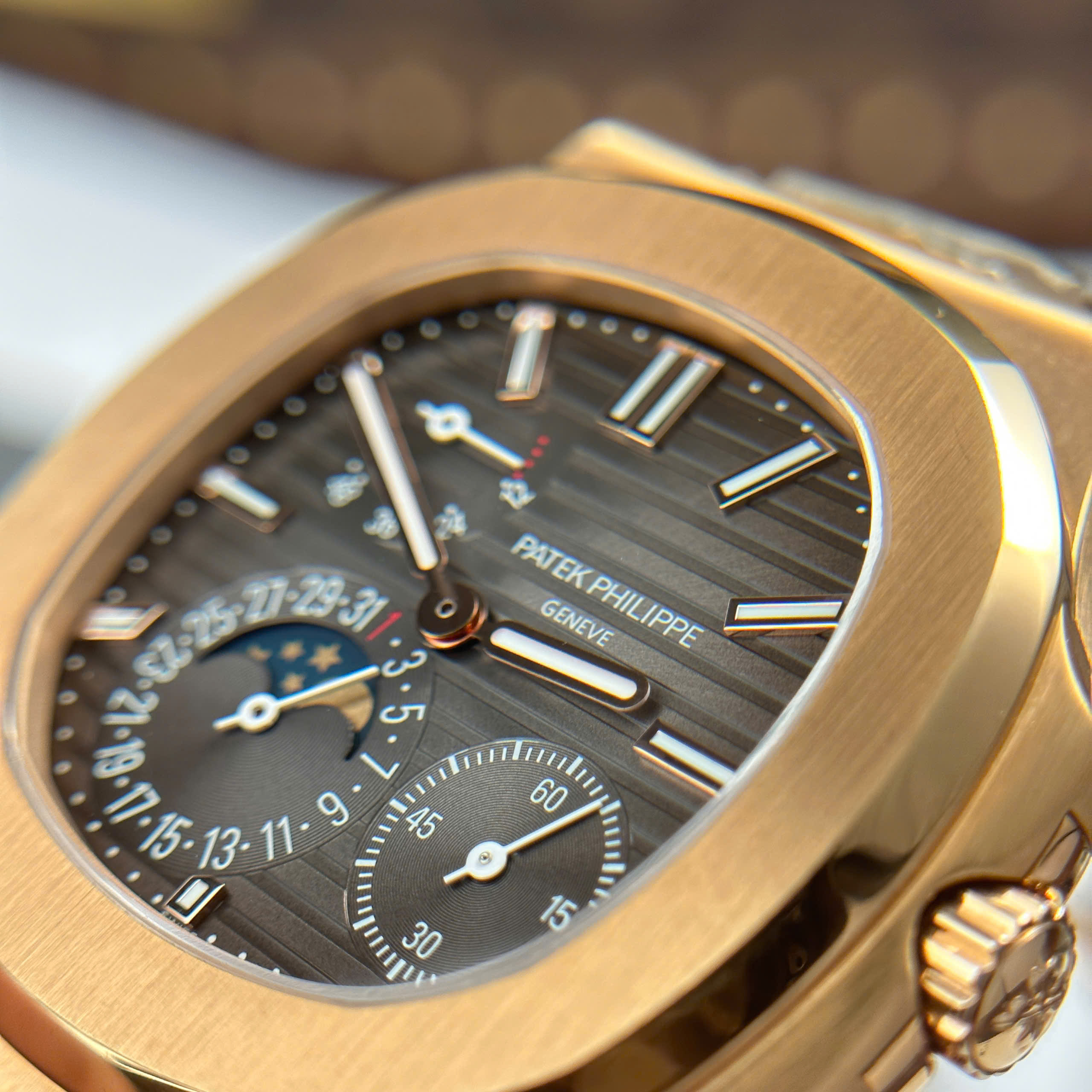 Đồng Hồ Patek Philippe Nautilus 5712R-001 40mm Full Chức Năng Replica 1:1 PPF Factory