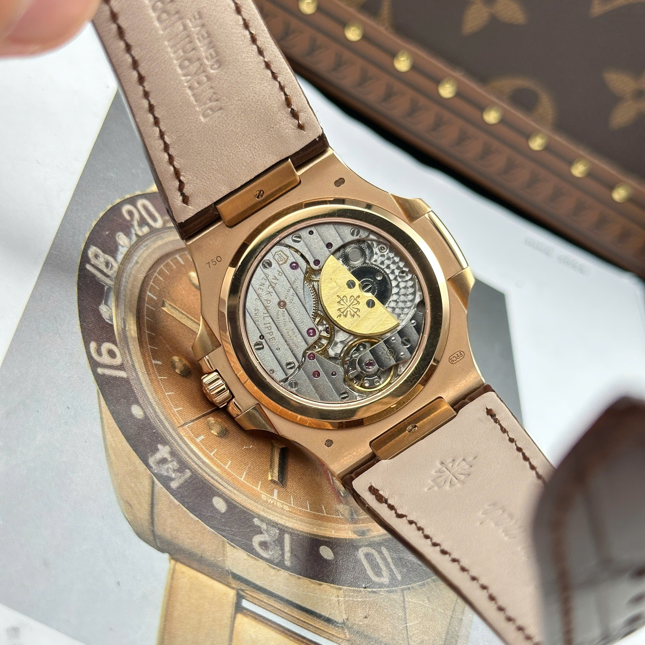 Đồng Hồ Patek Philippe Nautilus 5712R-001 40mm Full Chức Năng Replica 1:1 PPF Factory