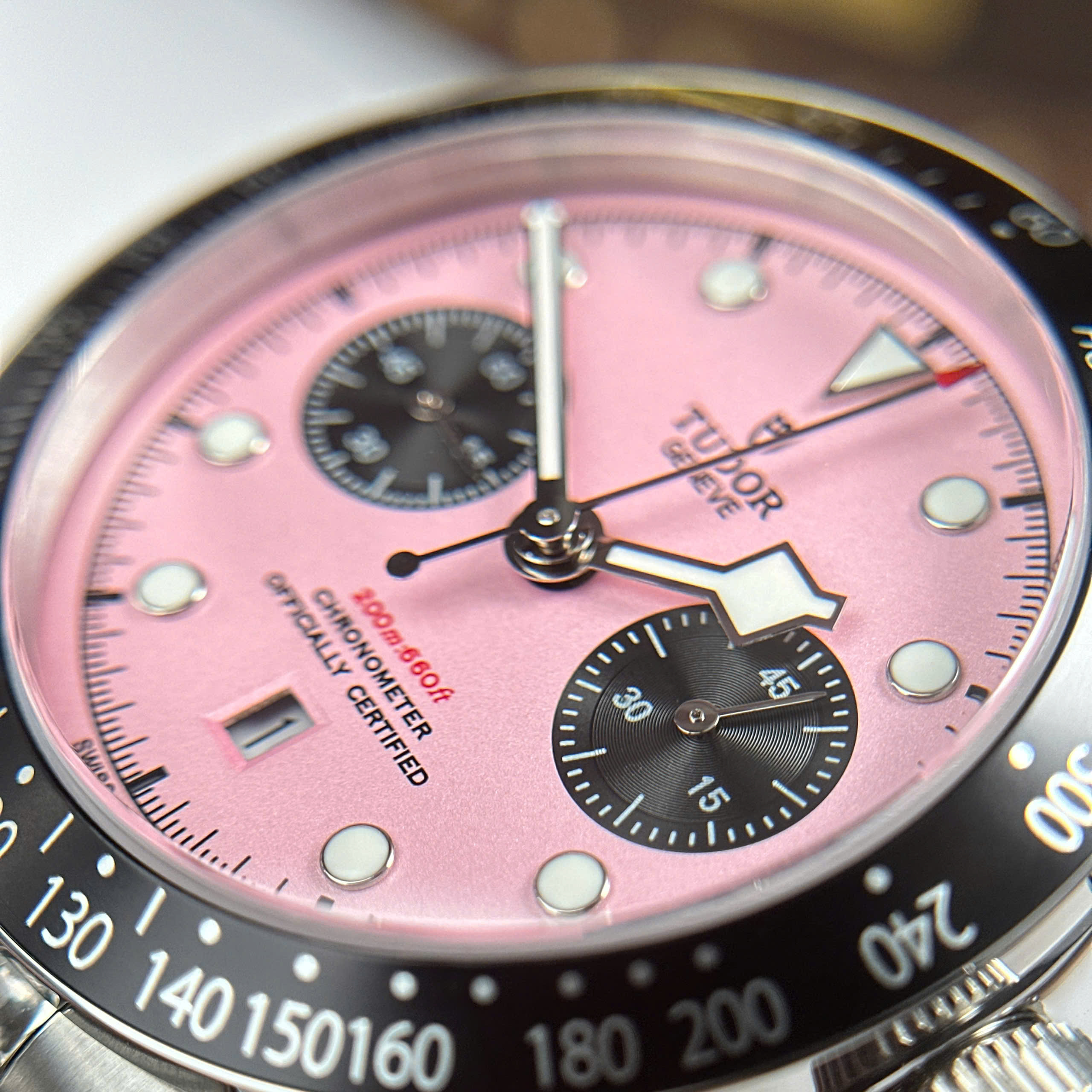 Đồng Hồ Tudor Black Bay Chrono 79360N Mặt Số Hồng Replica 1:1 TW Factory 41mm