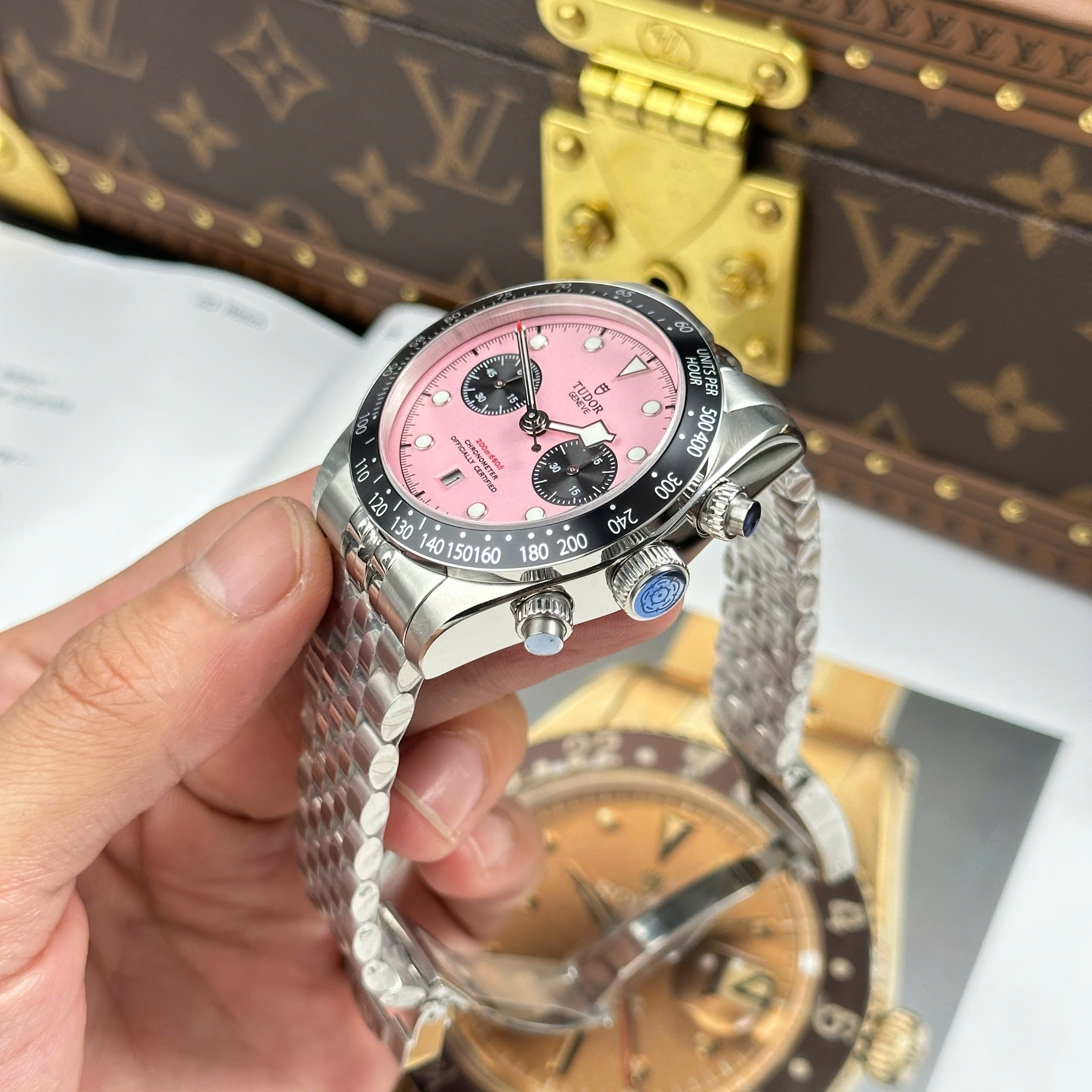 Đồng Hồ Tudor Black Bay Chrono 79360N Mặt Số Hồng Replica 1:1 TW Factory 41mm