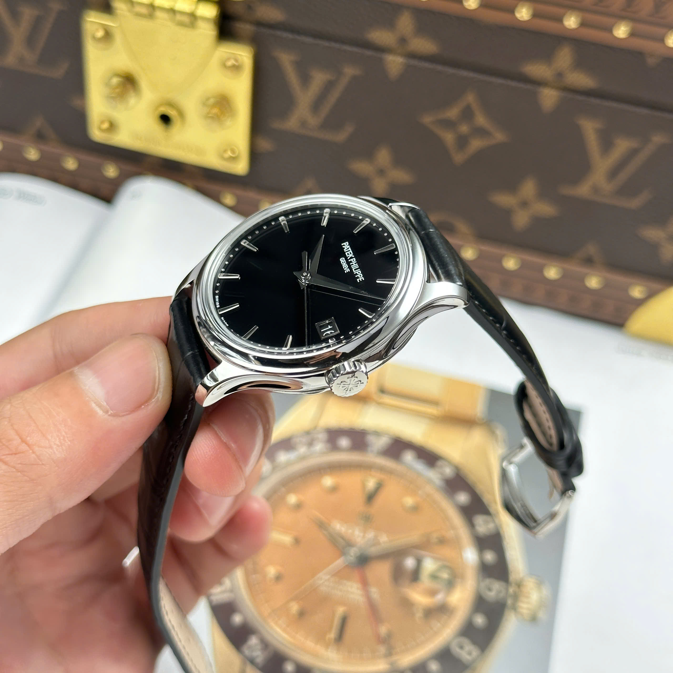 Đồng Hồ Patek Philippe Calatrava 5227G-010 39mm Cạy Đáy Replica 1:1 3k Factory