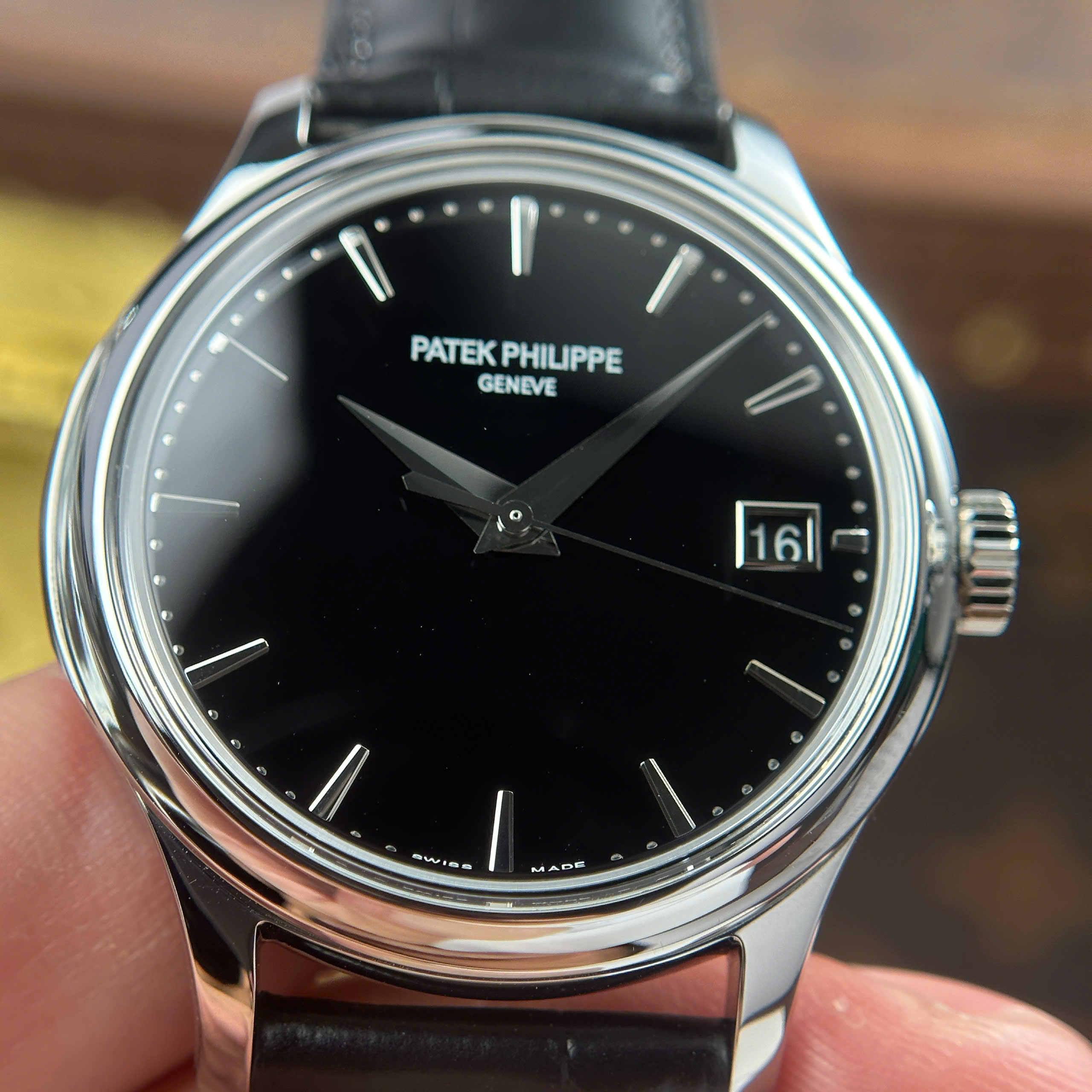 Đồng Hồ Patek Philippe Calatrava 5227G-010 39mm Cạy Đáy Replica 1:1 3k Factory