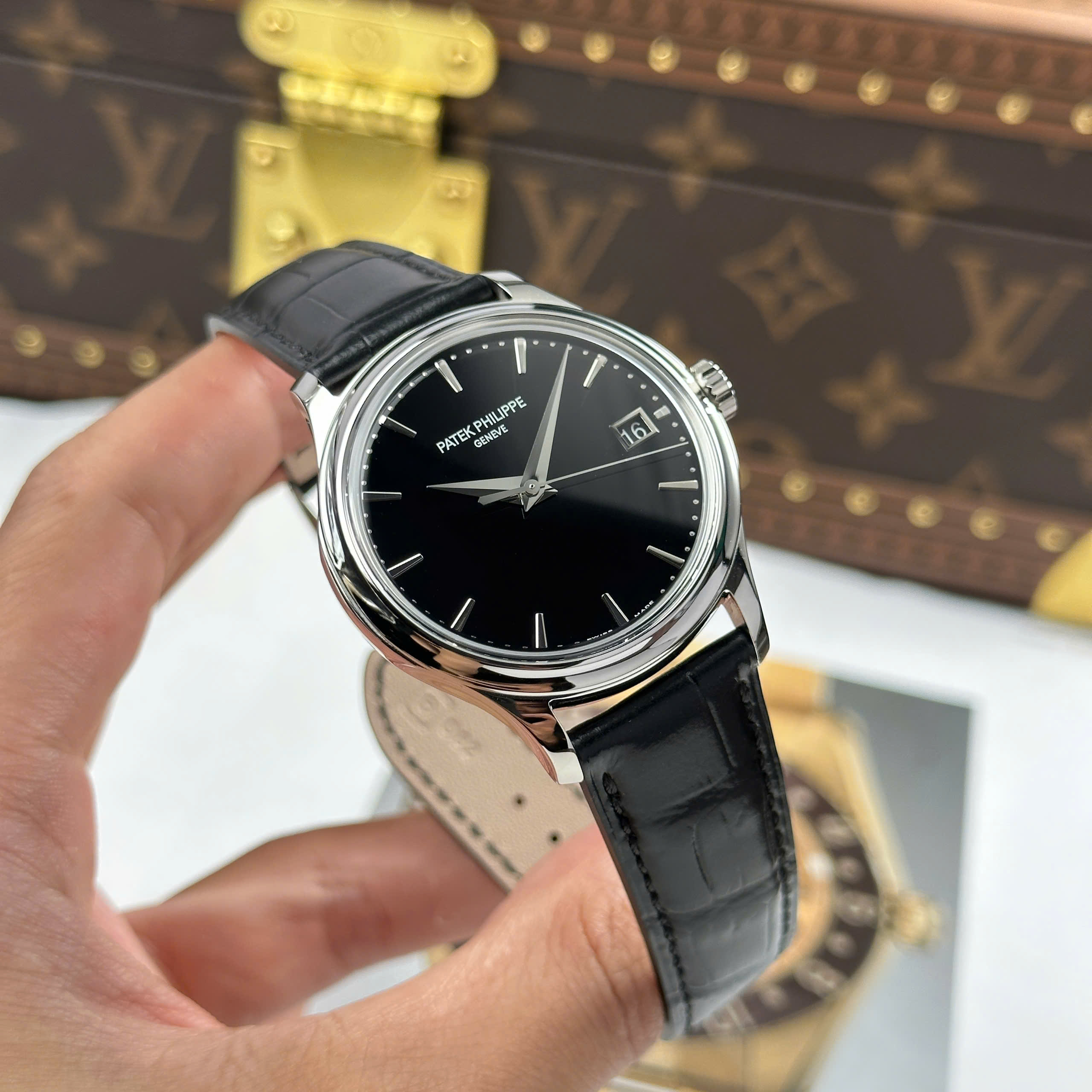 Đồng Hồ Patek Philippe Calatrava 5227G-010 39mm Cạy Đáy Replica 1:1 3k Factory