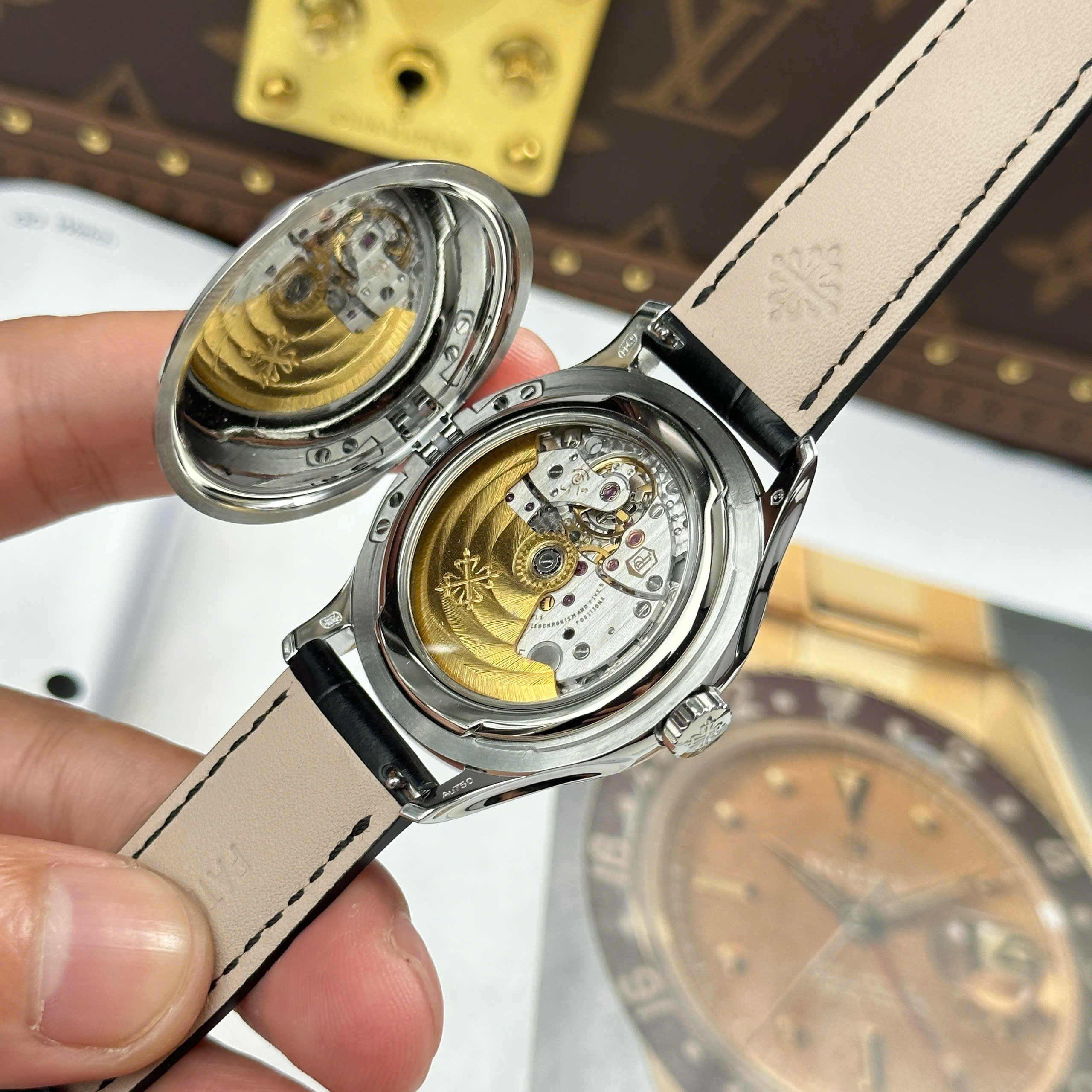 Đồng Hồ Patek Philippe Calatrava 5227G-010 39mm Cạy Đáy Replica 1:1 3k Factory