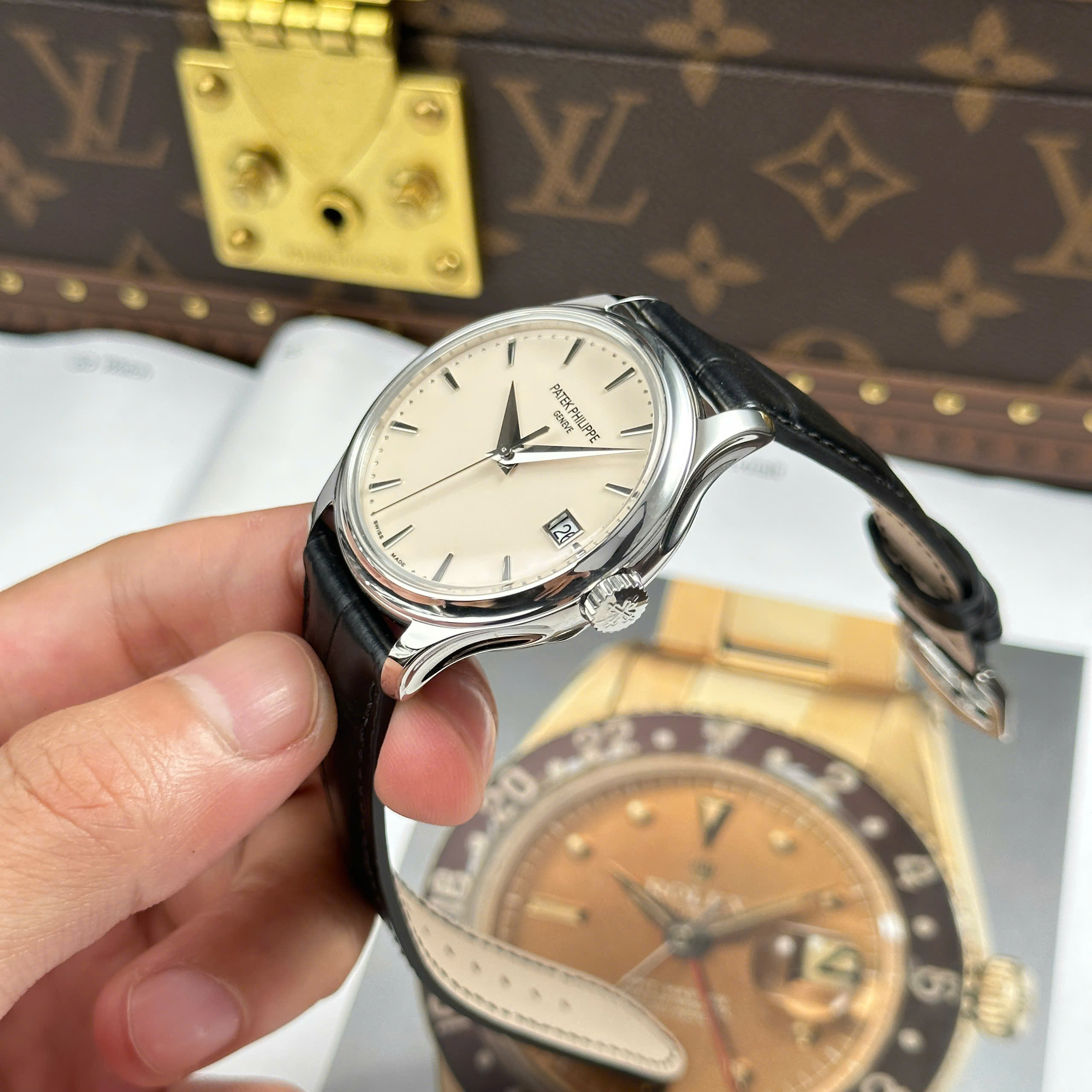 Đồng Hồ Patek Philippe Calatrava 5227G-010 39mm Cạy Đáy Replica 1:1 3k Factory