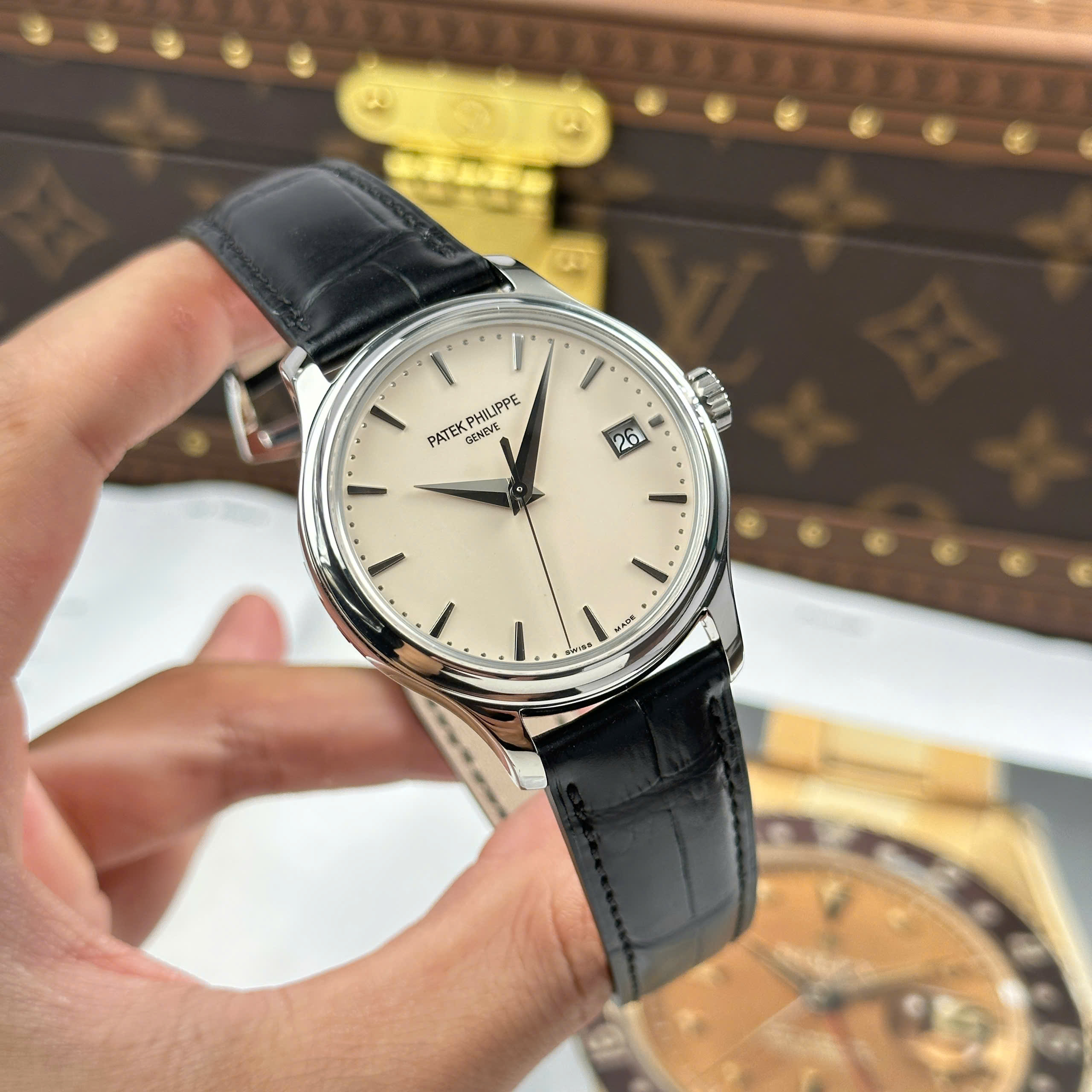 Đồng Hồ Patek Philippe Calatrava 5227G-010 39mm Cạy Đáy Replica 1:1 3k Factory