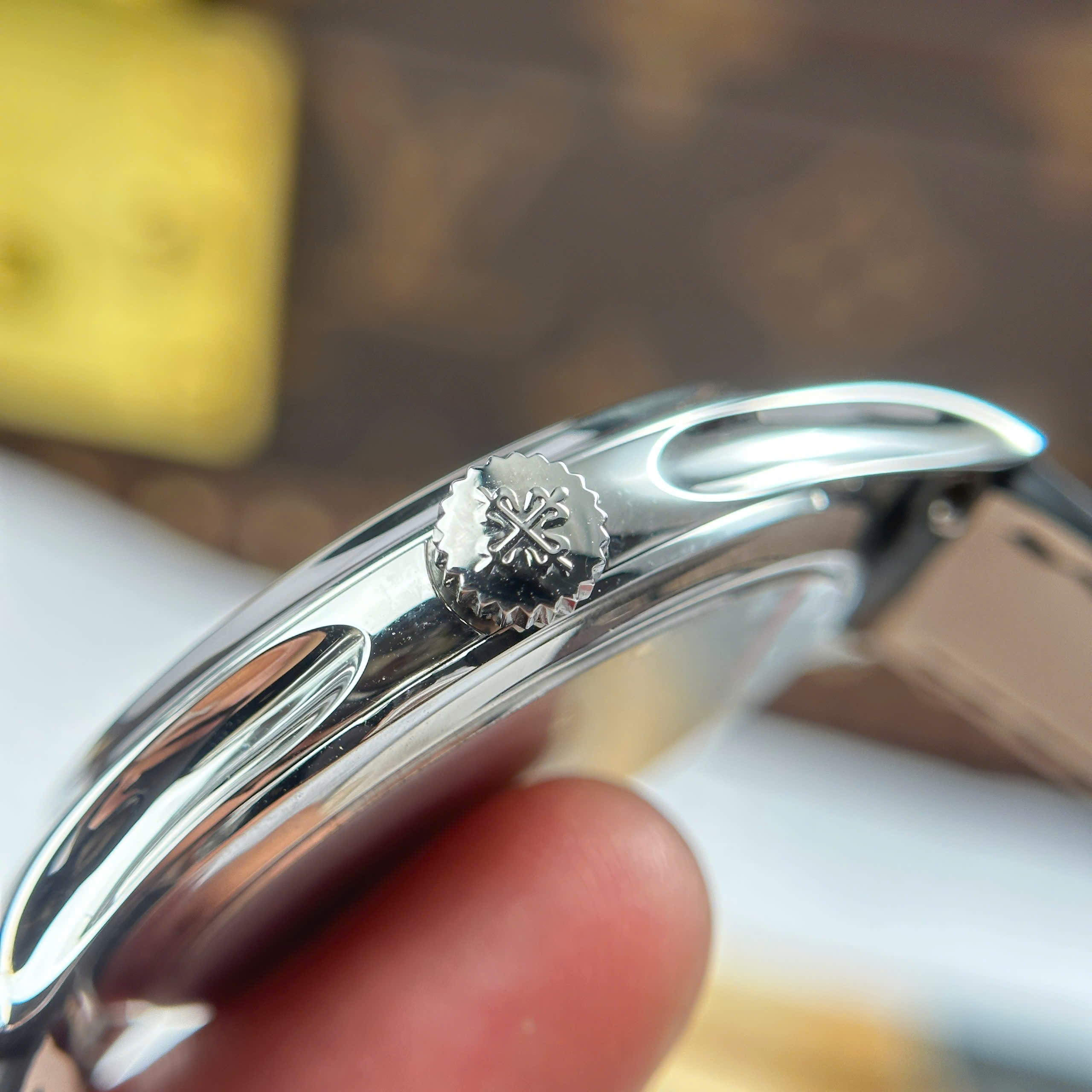 Đồng Hồ Patek Philippe Calatrava 5227G-010 39mm Cạy Đáy Replica 1:1 3k Factory