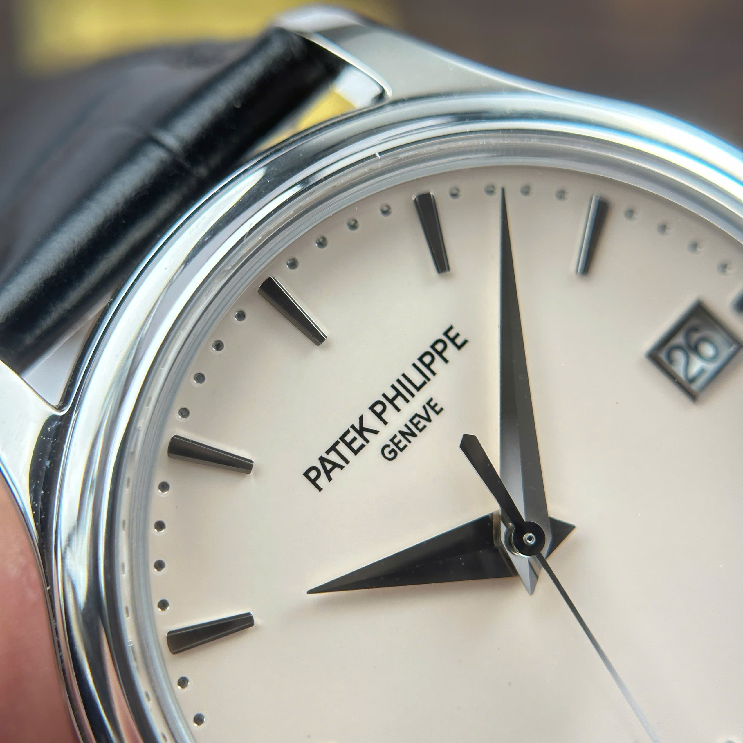 Đồng Hồ Patek Philippe Calatrava 5227G-010 39mm Cạy Đáy Replica 1:1 3k Factory
