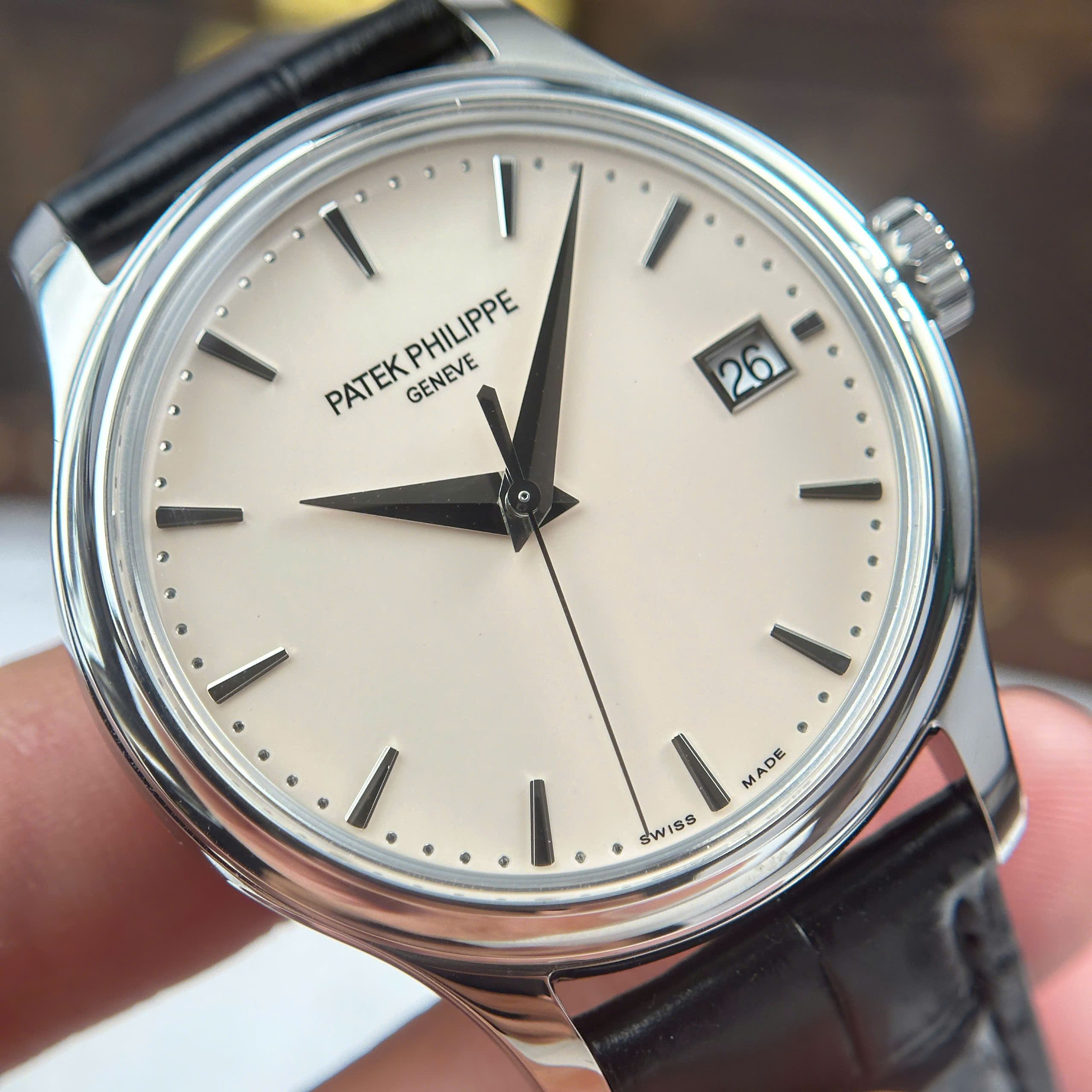 Đồng Hồ Patek Philippe Calatrava 5227G-010 39mm Cạy Đáy Replica 1:1 3k Factory