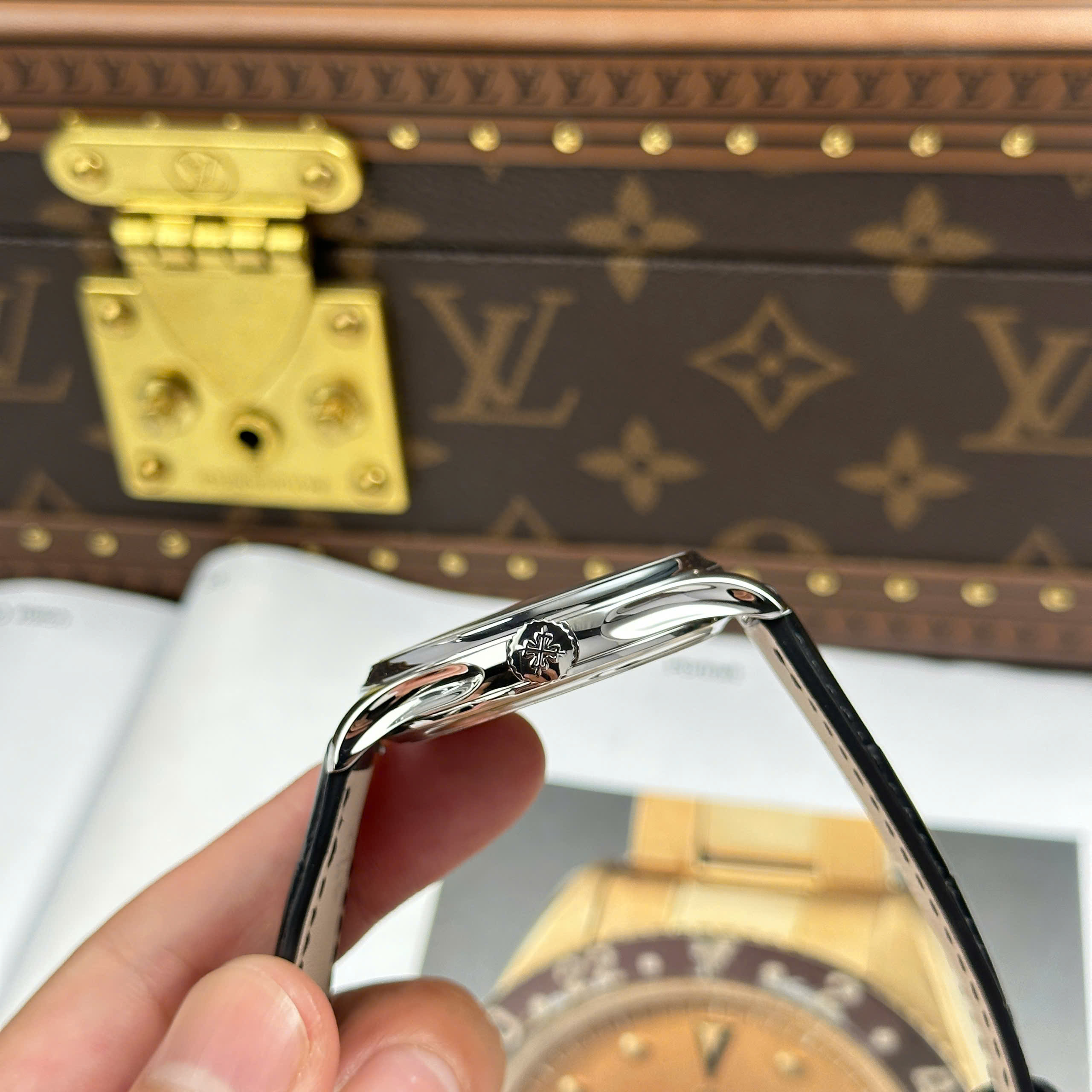 Đồng Hồ Patek Philippe Calatrava 5227G-010 39mm Cạy Đáy Replica 1:1 3k Factory