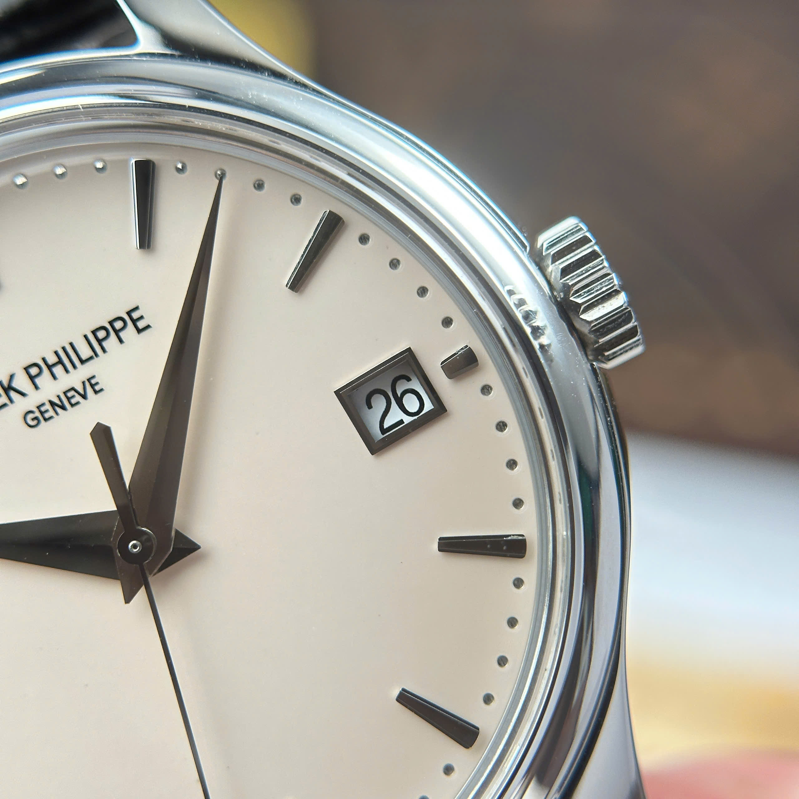 Đồng Hồ Patek Philippe Calatrava 5227G-010 39mm Cạy Đáy Replica 1:1 3k Factory