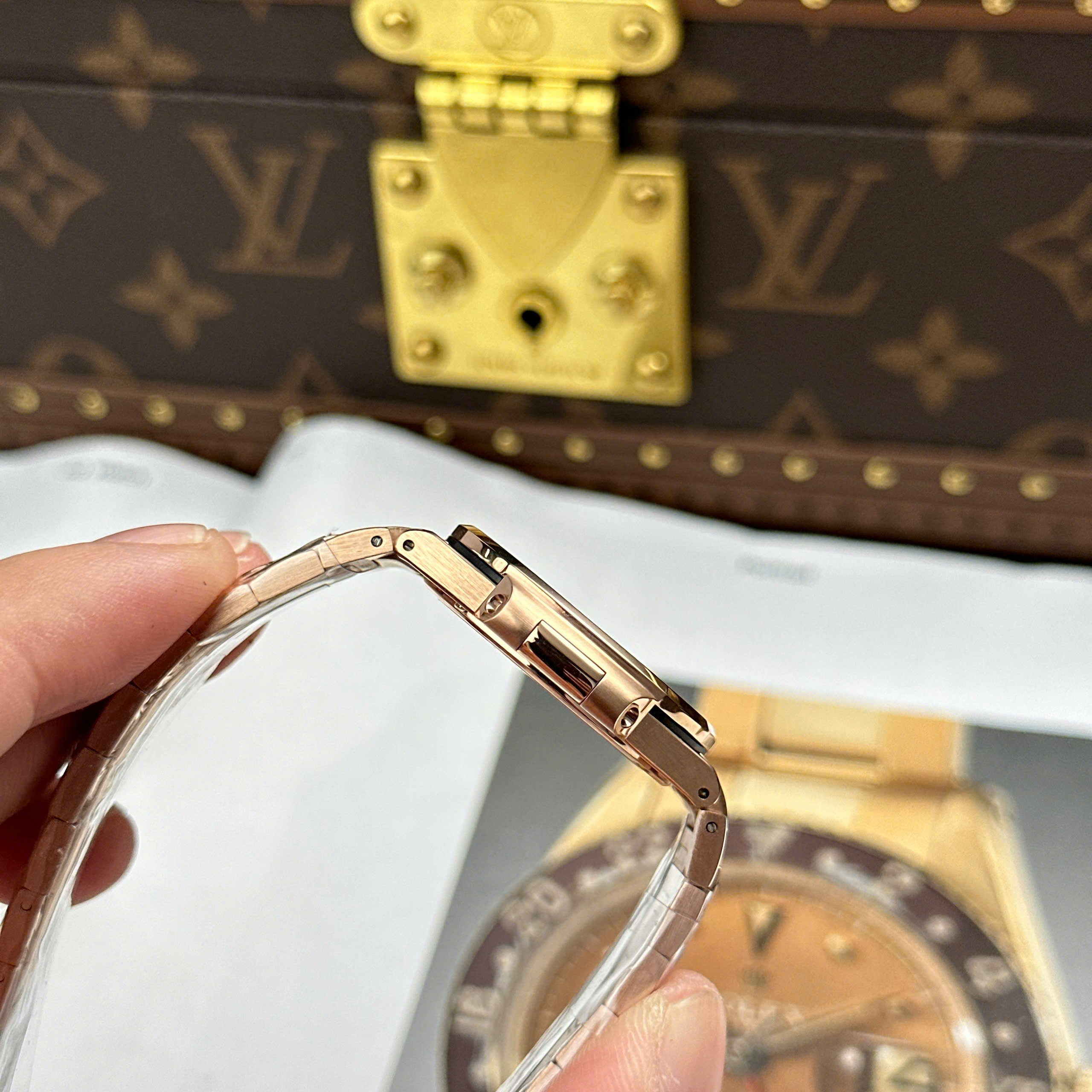 Đồng Hồ Patek Philippe Nautilus 7010/1R 32mm Replica 1:1 GR Factory