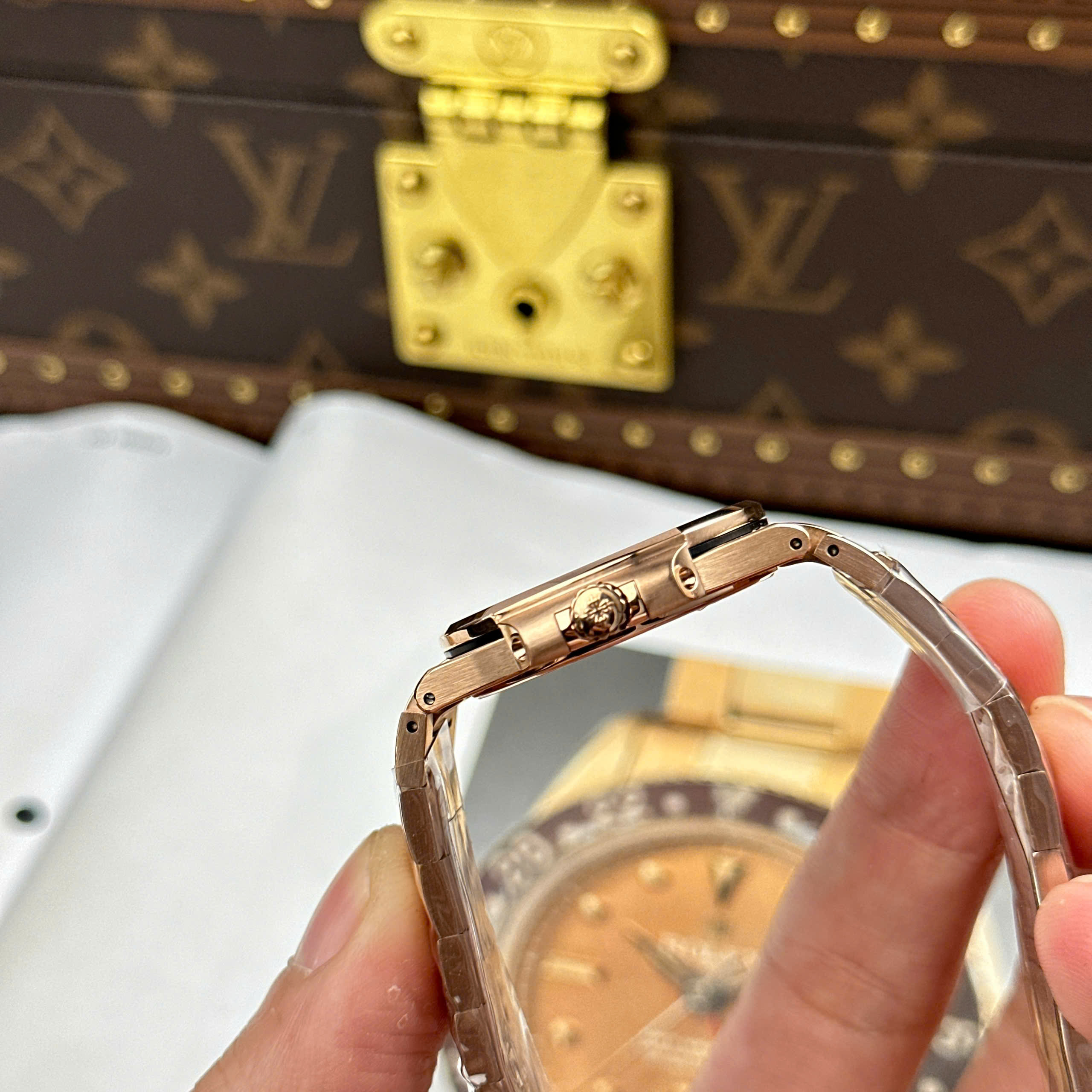Đồng Hồ Patek Philippe Nautilus 7010/1R 32mm Replica 1:1 GR Factory