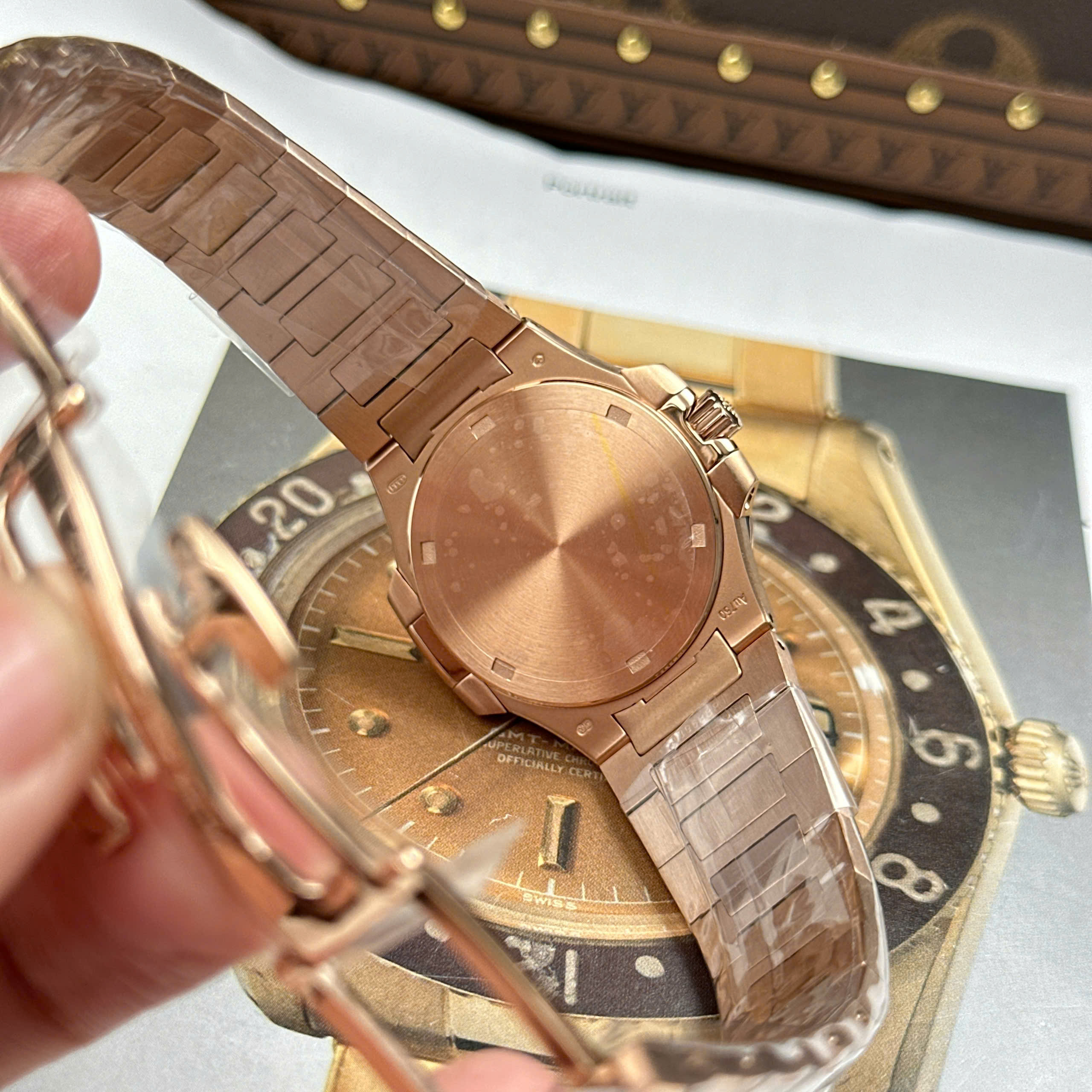 Đồng Hồ Patek Philippe Nautilus 7010/1R 32mm Replica 1:1 GR Factory