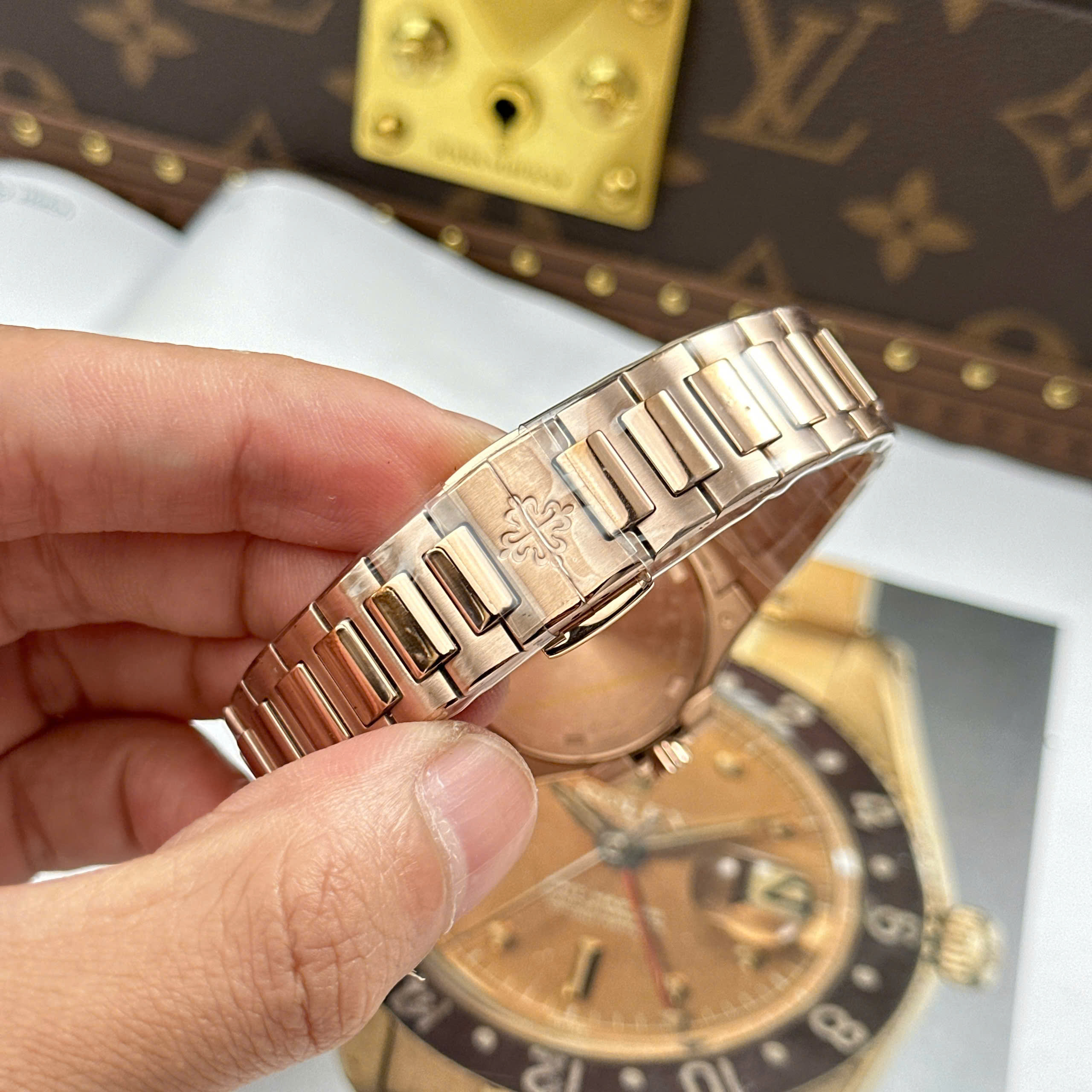Đồng Hồ Patek Philippe Nautilus 7010/1R 32mm Replica 1:1 GR Factory
