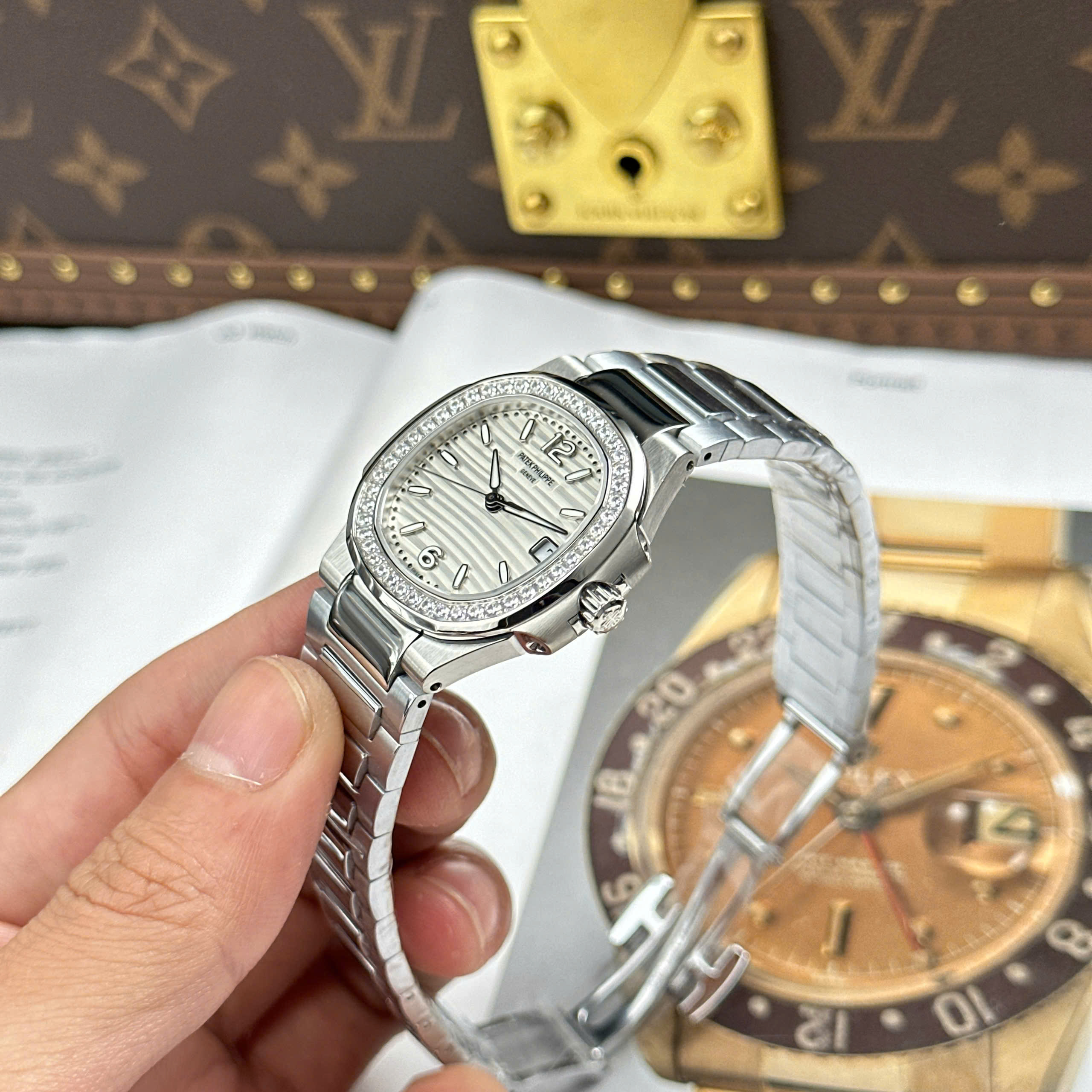 Đồng Hồ Patek Philippe Nautilus 7010/1R 32mm Replica 1:1 GR Factory