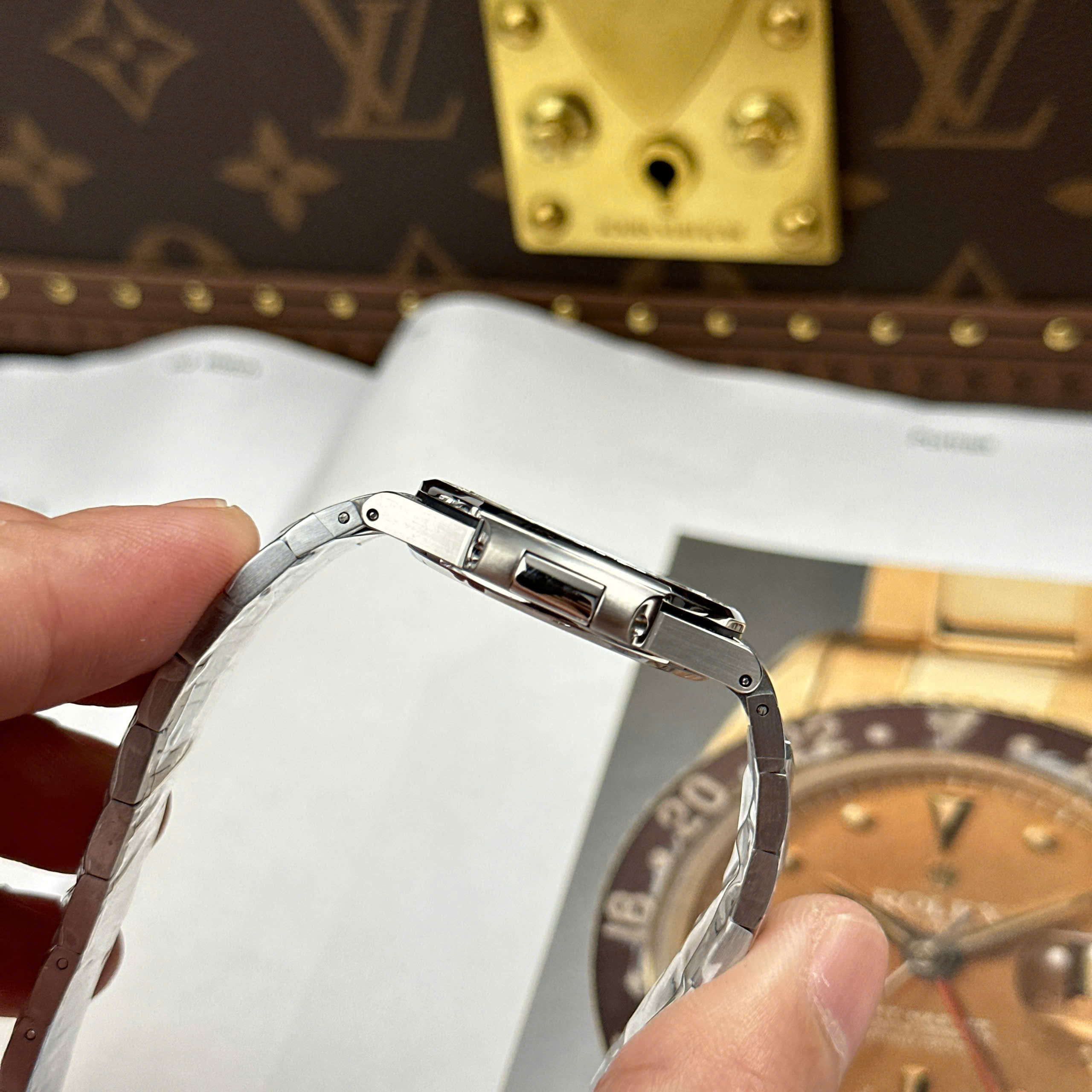 Đồng Hồ Patek Philippe Nautilus 7010/1R 32mm Replica 1:1 GR Factory