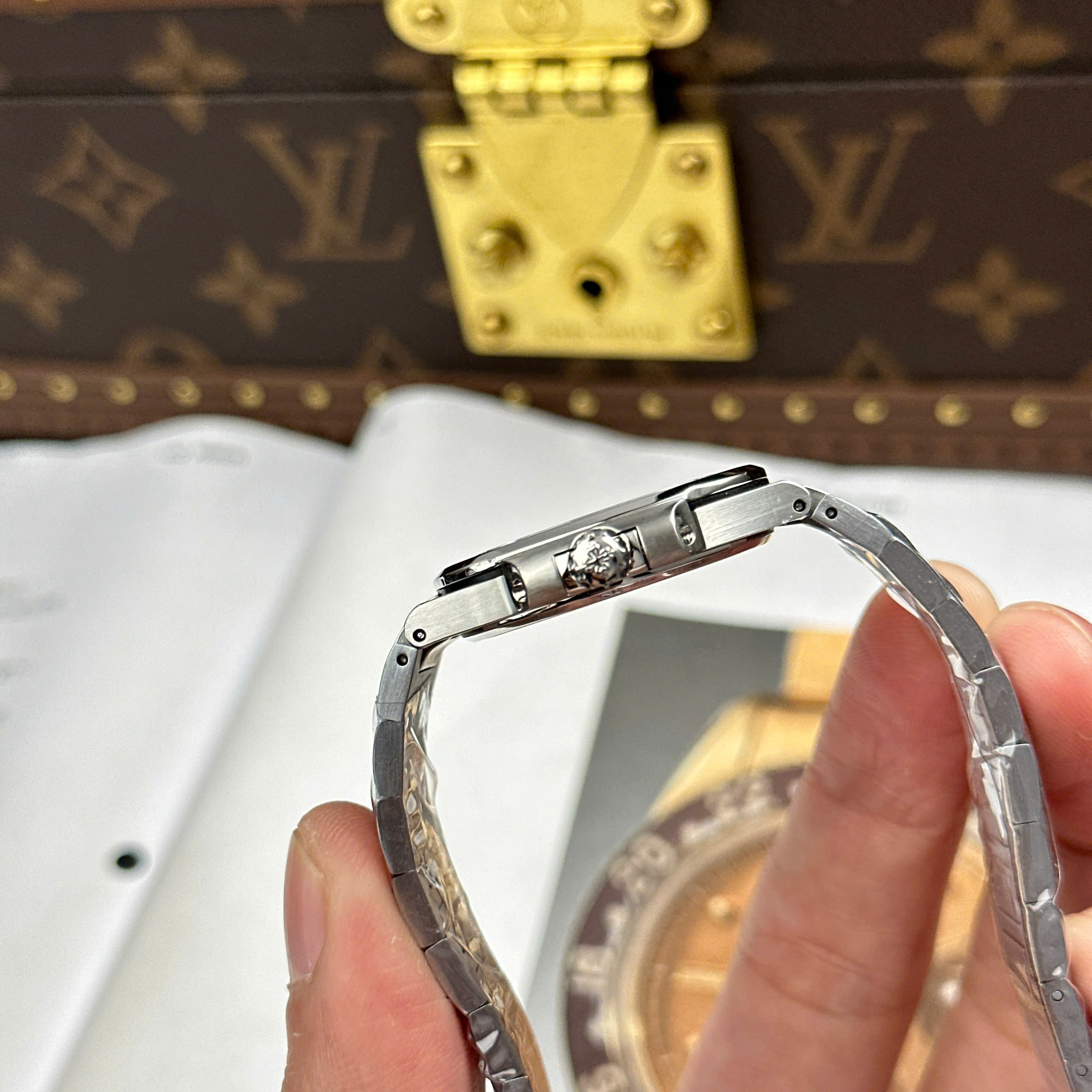 Đồng Hồ Patek Philippe Nautilus 7010/1R 32mm Replica 1:1 GR Factory