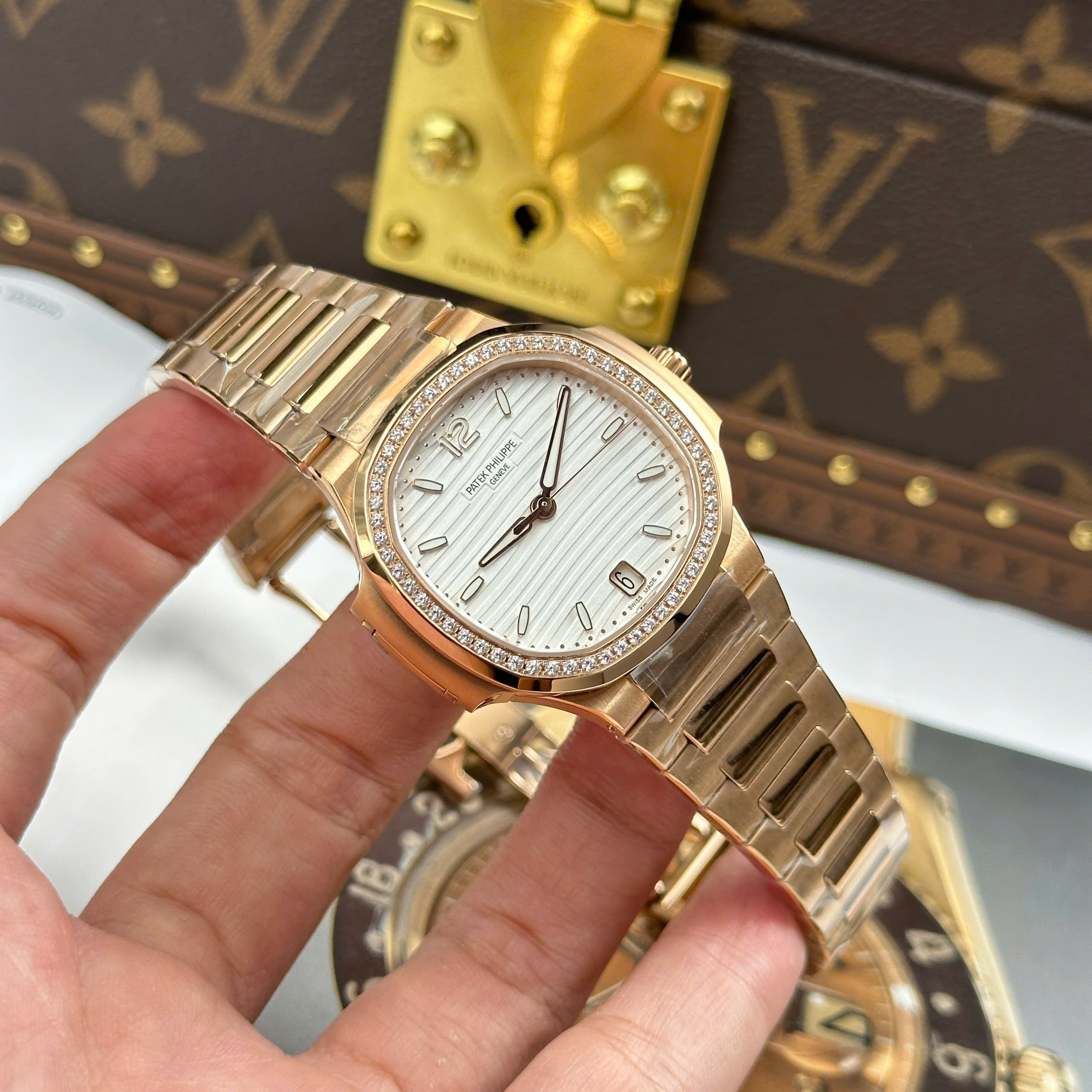 Đồng Hồ Patek Philippe Nautilus 7118 Đính Đá 35.2mm Replica 1:1 3K Factory