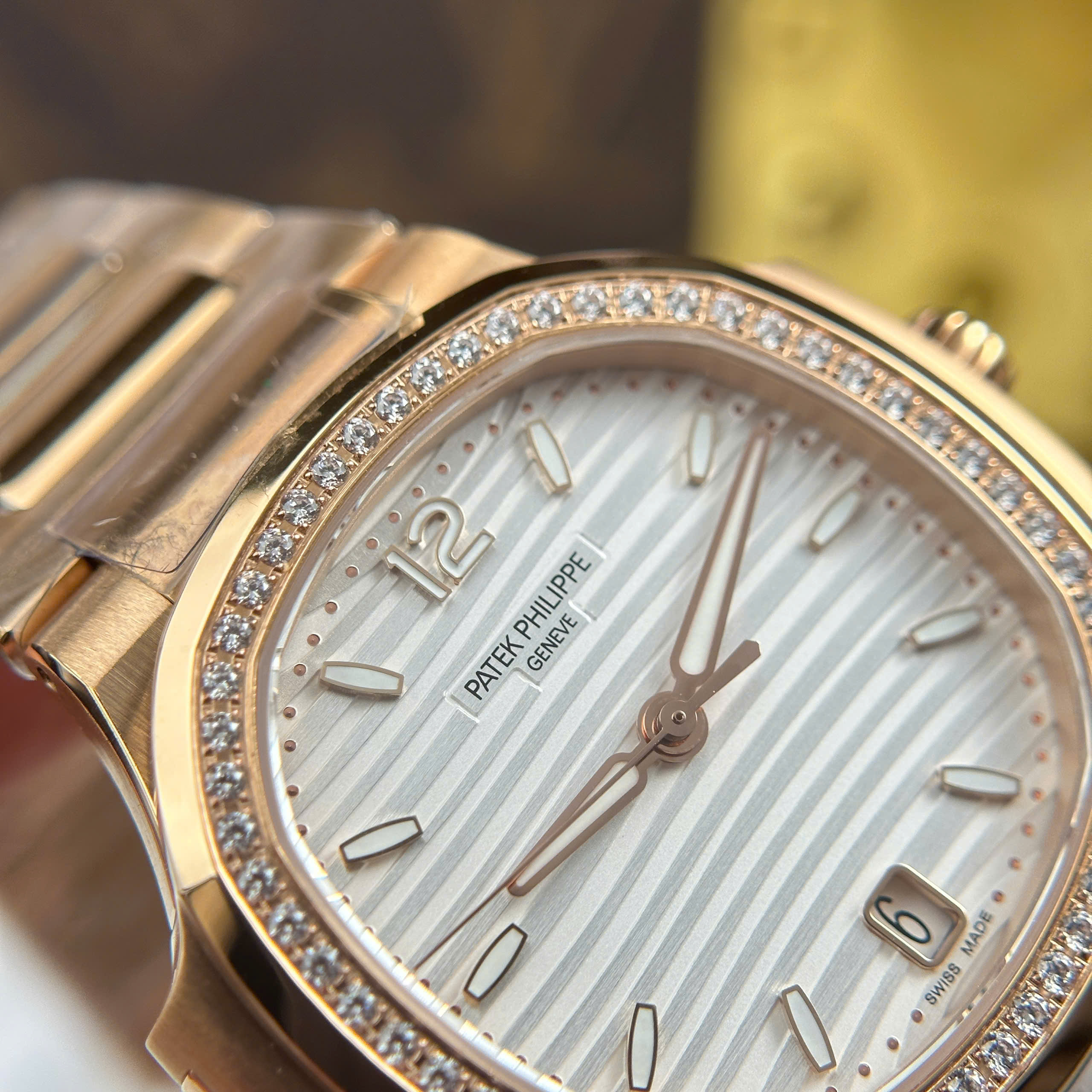 Đồng Hồ Patek Philippe Nautilus 7118 Đính Đá 35.2mm Replica 1:1 3K Factory