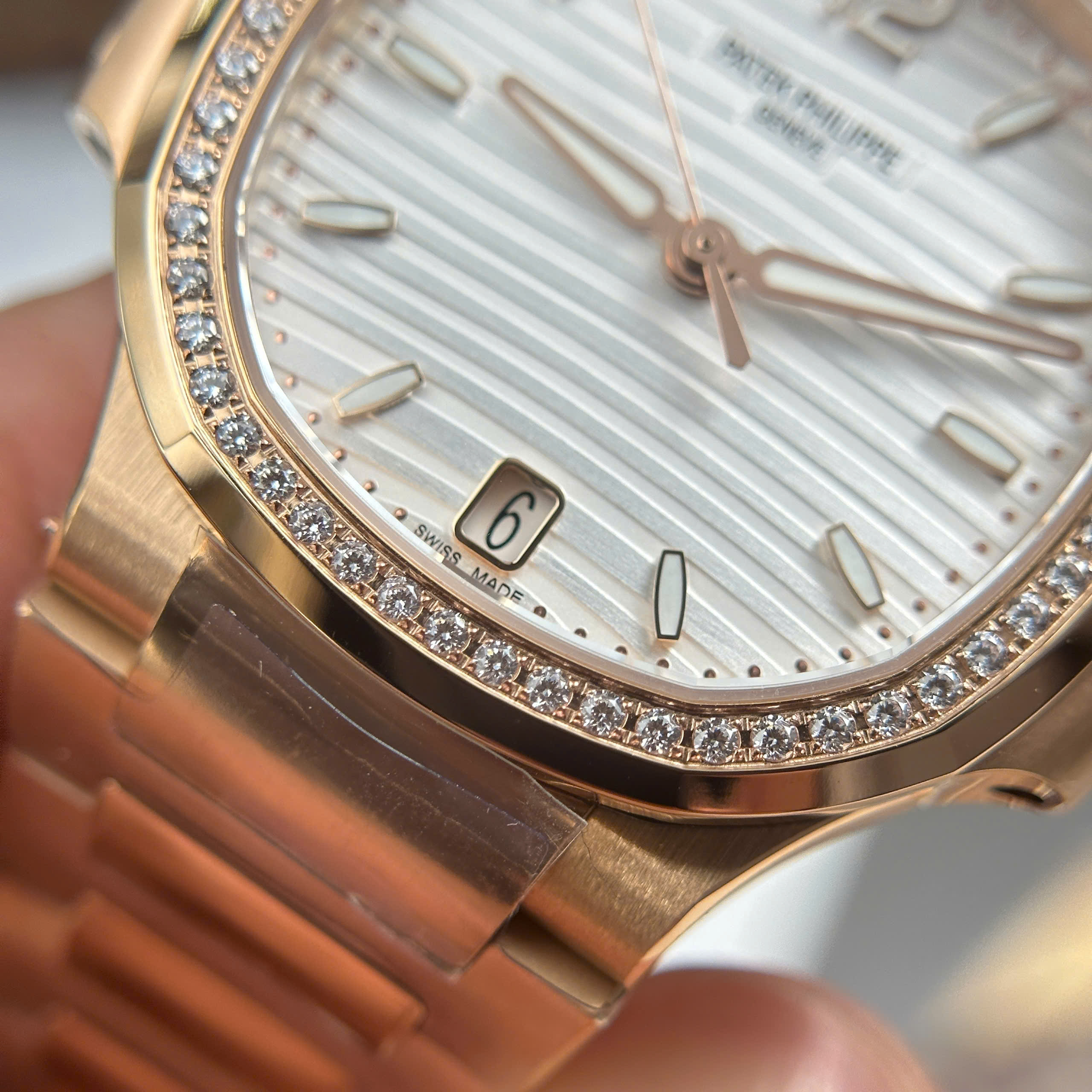 Đồng Hồ Patek Philippe Nautilus 7118 Đính Đá 35.2mm Replica 1:1 3K Factory