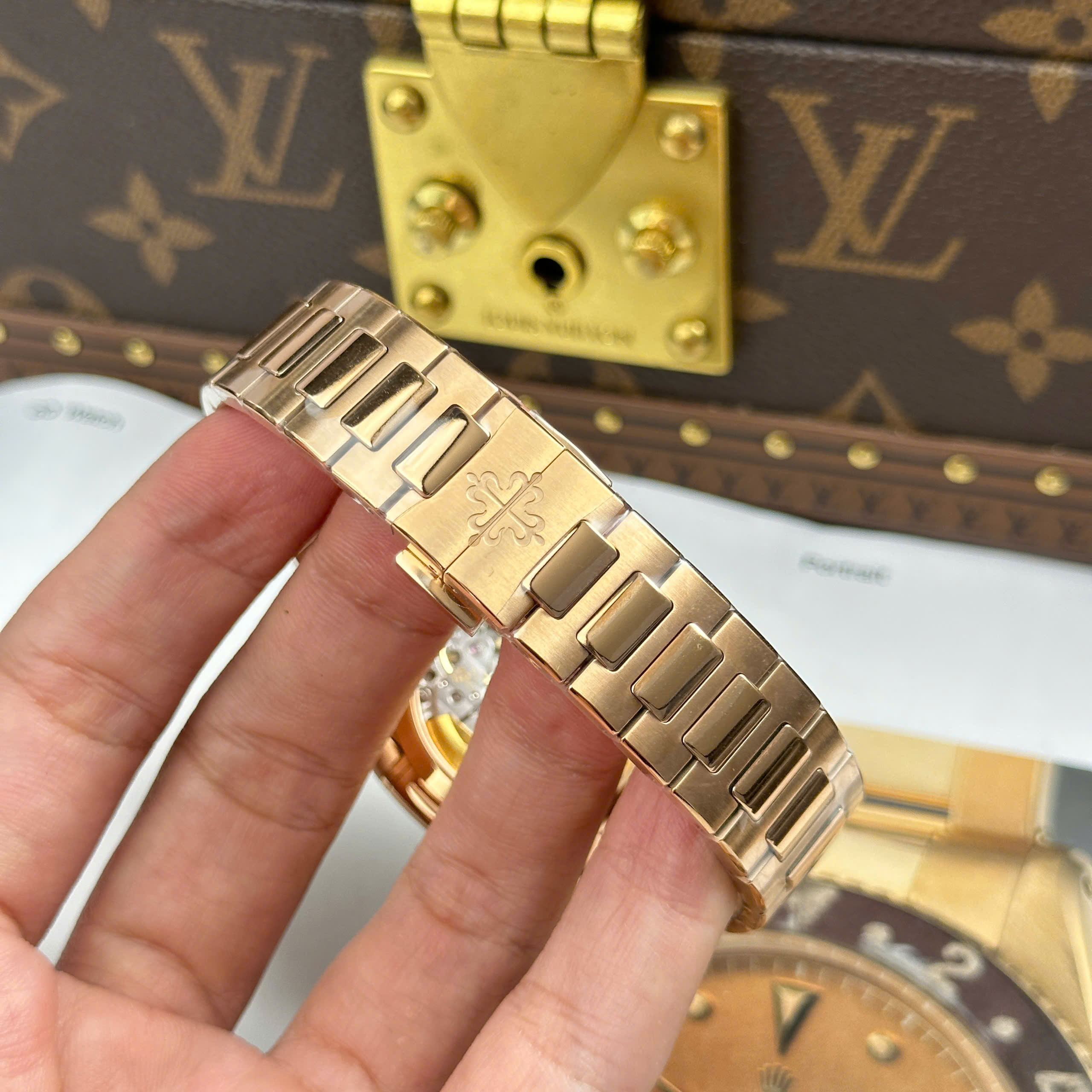 Đồng Hồ Patek Philippe Nautilus 7118 Đính Đá 35.2mm Replica 1:1 3K Factory