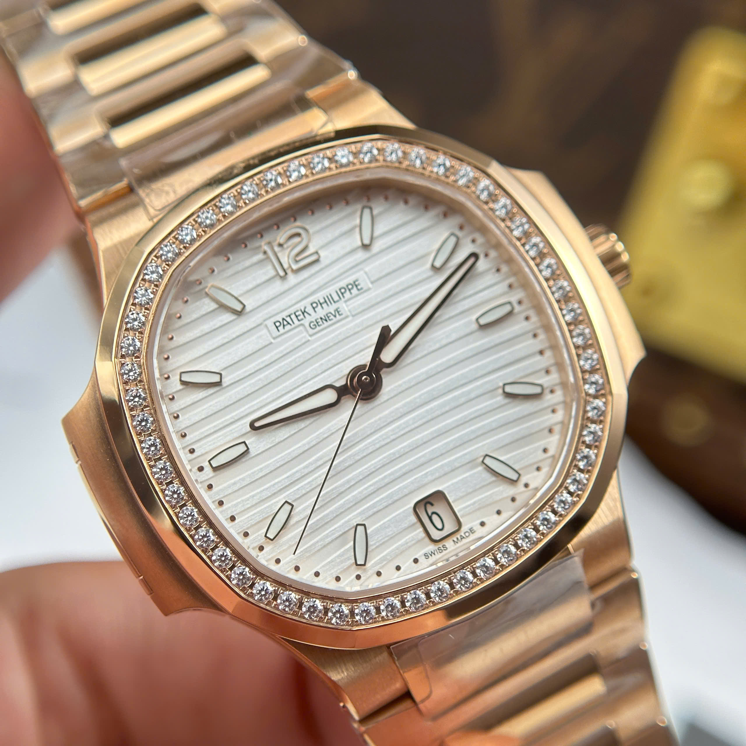 Đồng Hồ Patek Philippe Nautilus 7118 Đính Đá 35.2mm Replica 1:1 3K Factory