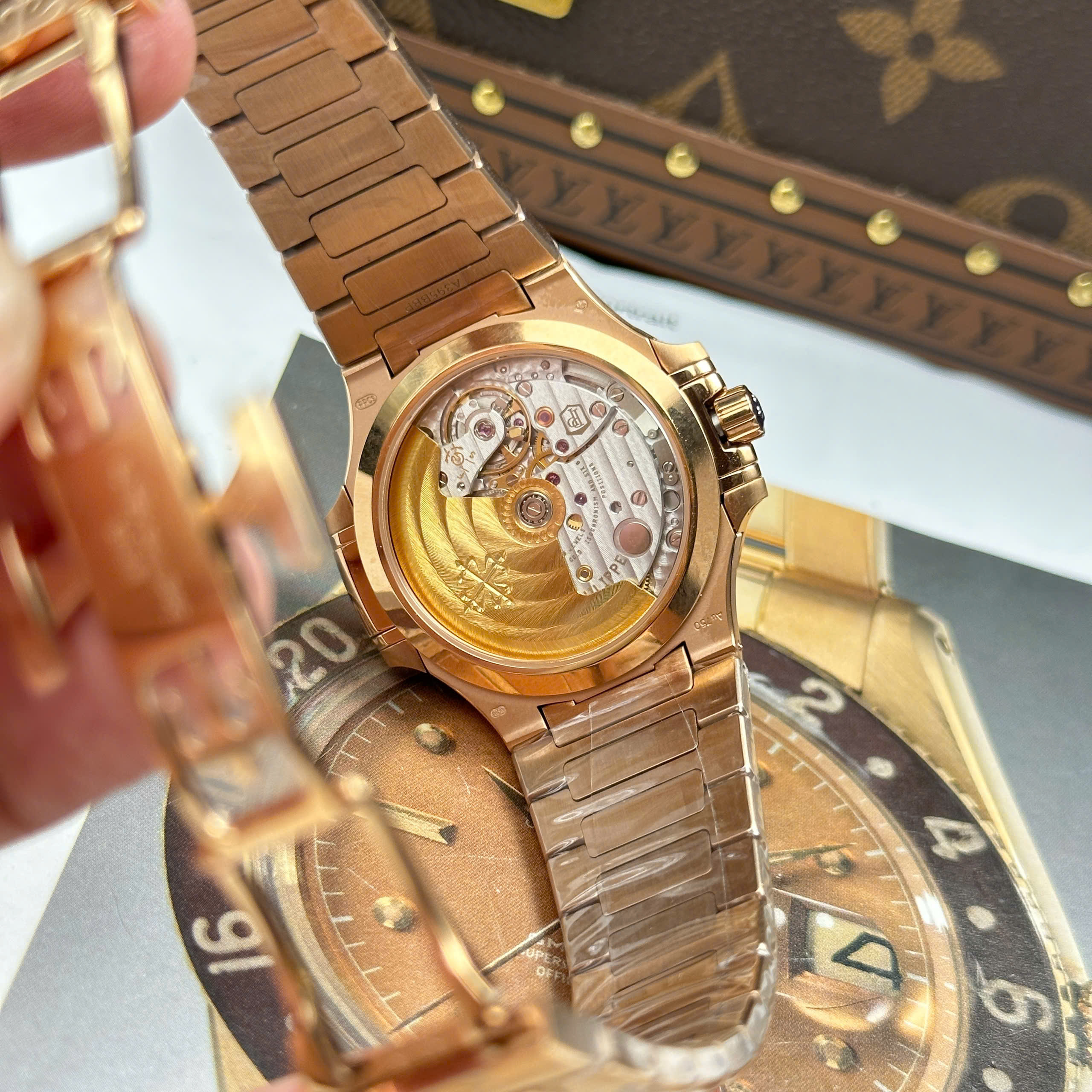 Đồng Hồ Patek Philippe Nautilus 7118 Đính Đá 35.2mm Replica 1:1 3K Factory