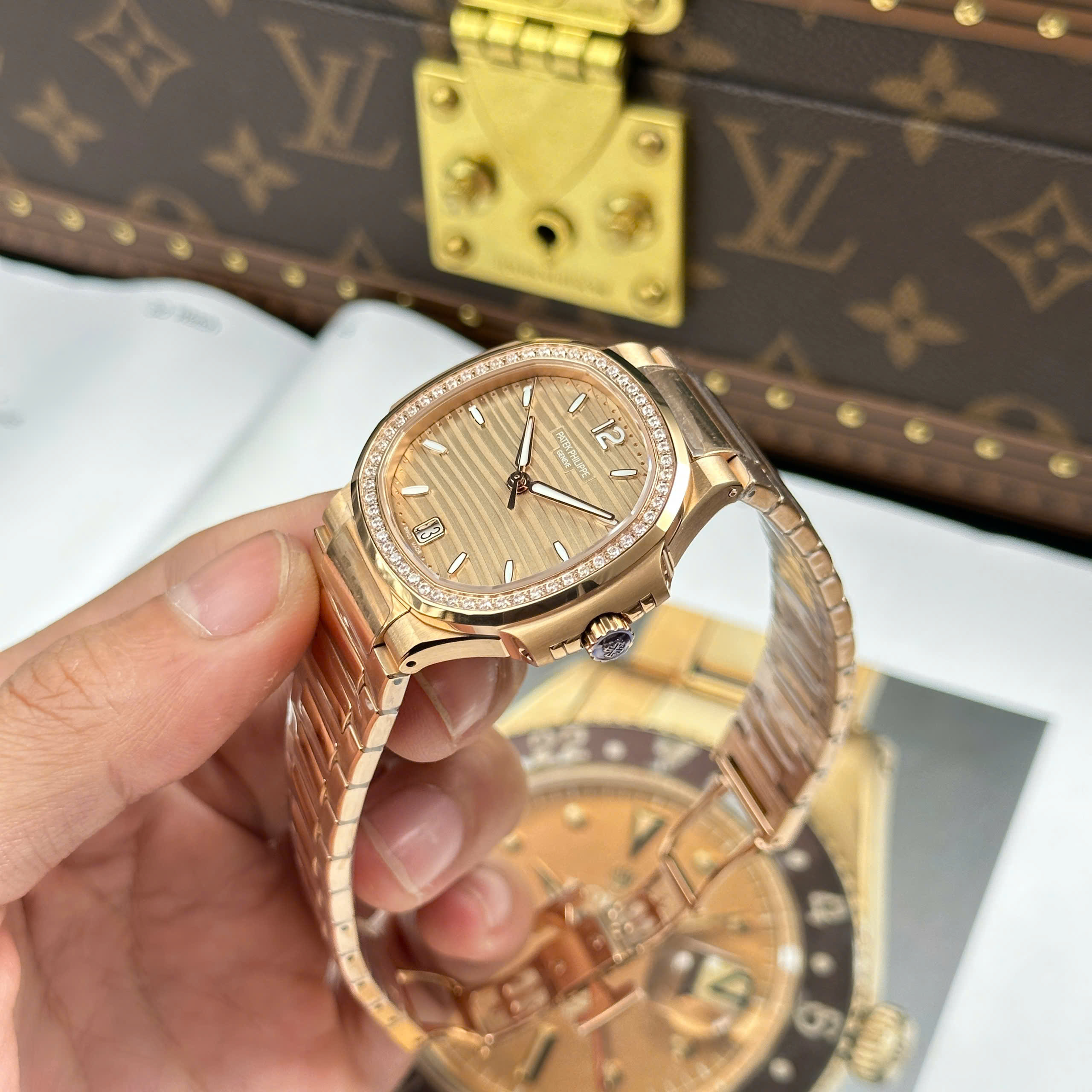 Đồng Hồ Patek Philippe Nautilus 7118 Đính Đá 35.2mm Replica 1:1 3K Factory