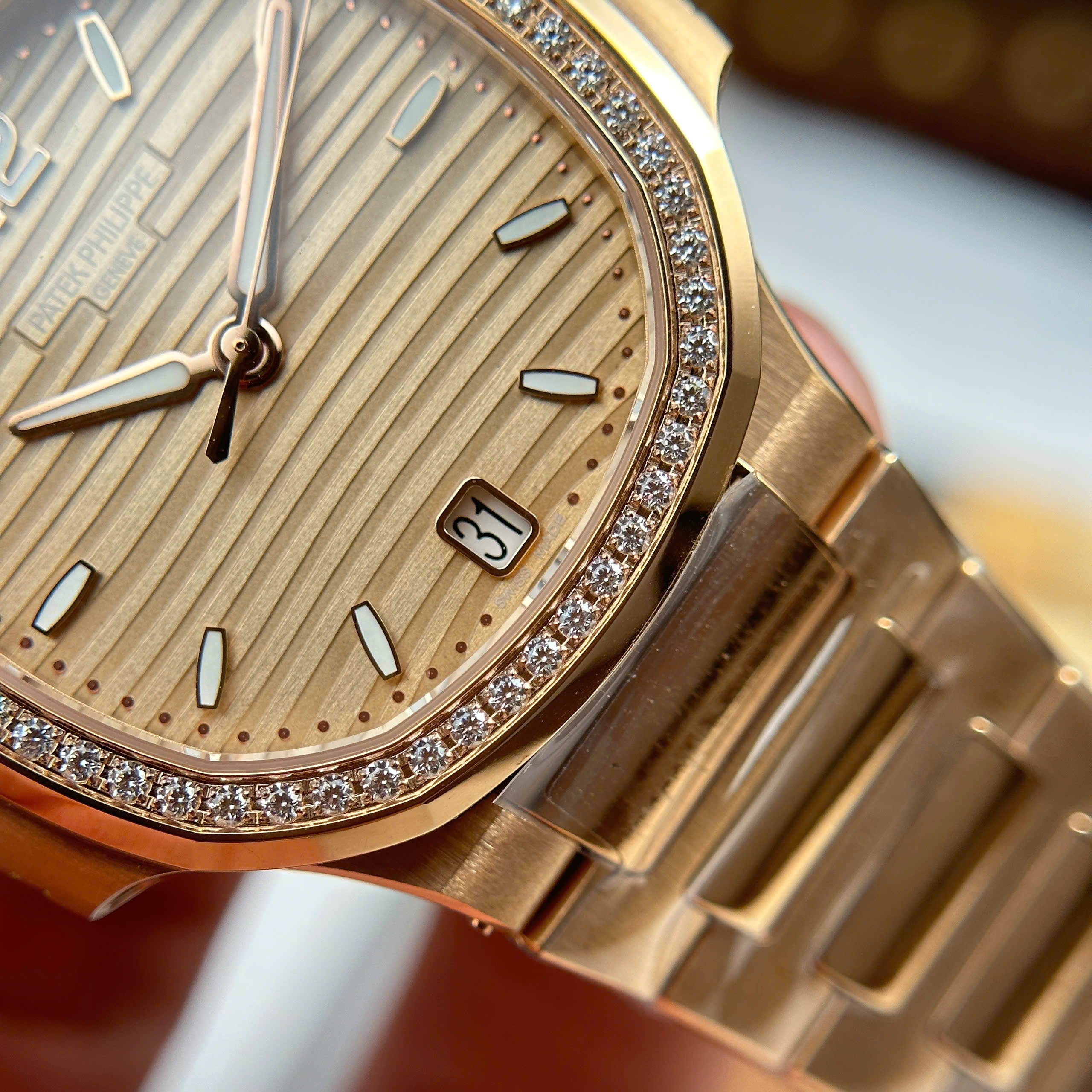 Đồng Hồ Patek Philippe Nautilus 7118 Đính Đá 35.2mm Replica 1:1 3K Factory