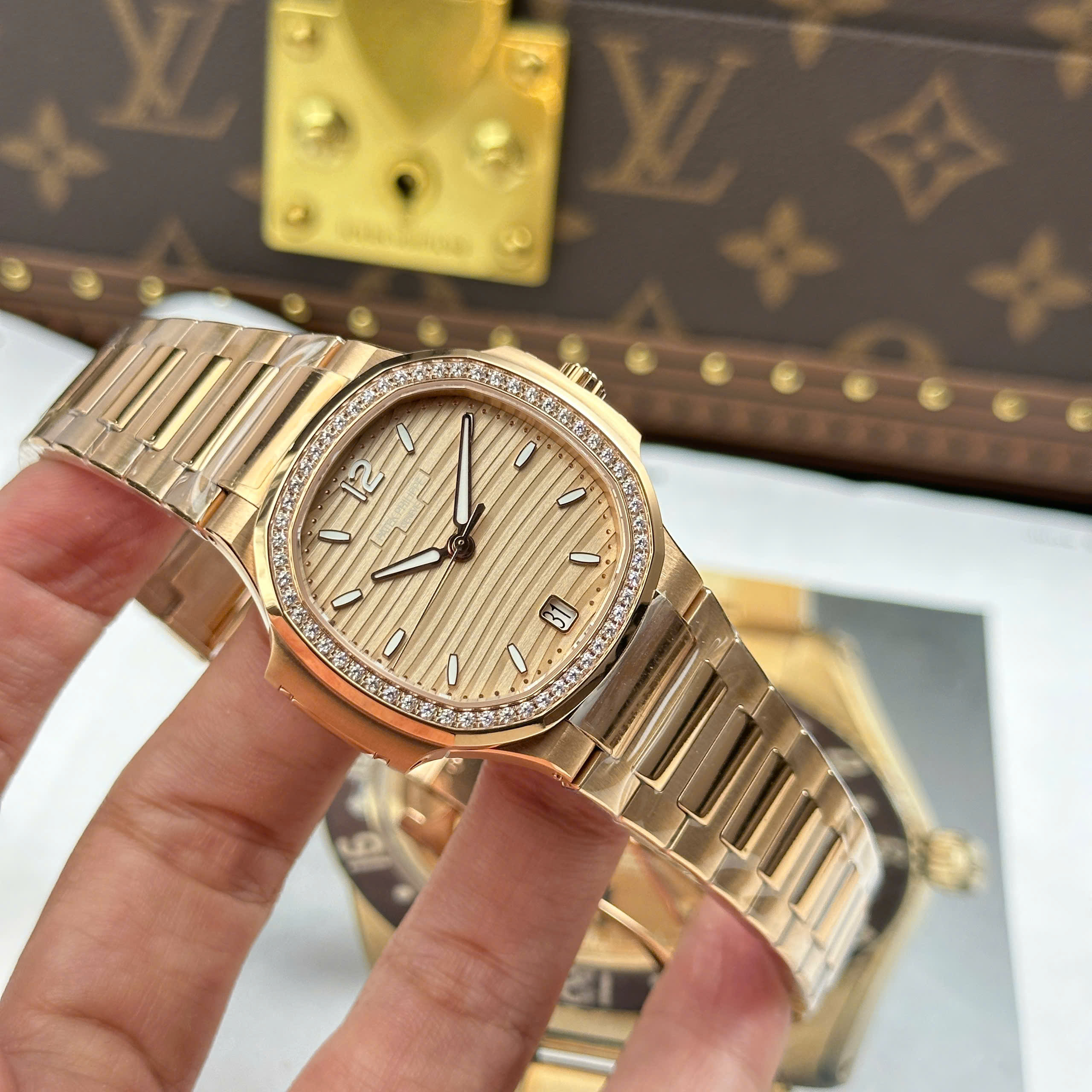Đồng Hồ Patek Philippe Nautilus 7118 Đính Đá 35.2mm Replica 1:1 3K Factory