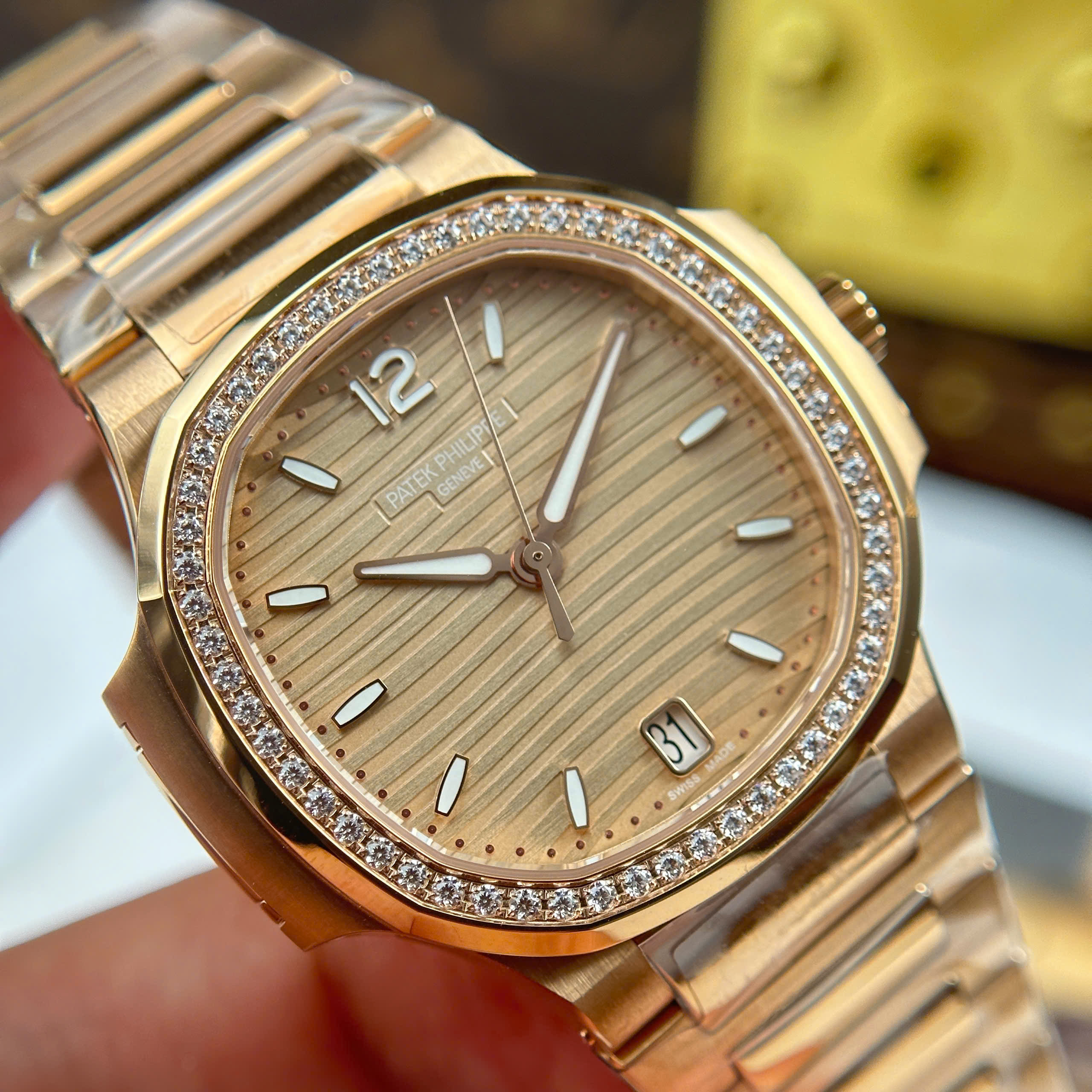 Đồng Hồ Patek Philippe Nautilus 7118 Đính Đá 35.2mm Replica 1:1 3K Factory
